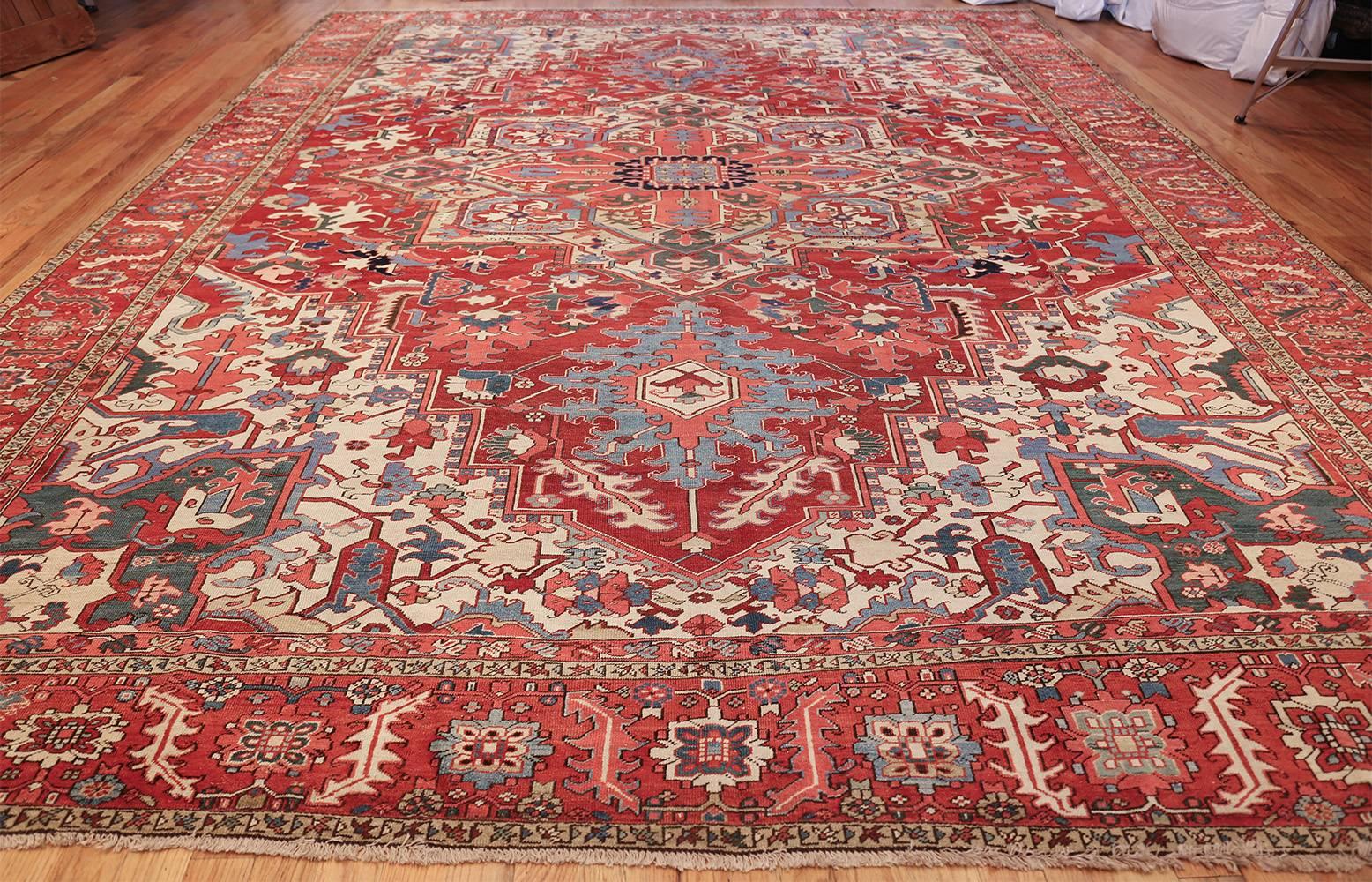 Large Antique Heriz Serapi Persian Rug In Excellent Condition In New York, NY