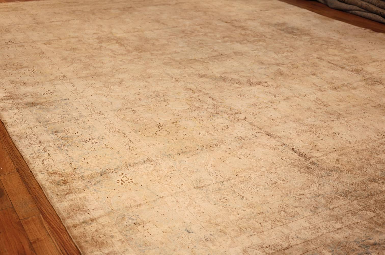 Large and Decorative Antique Persian Tabriz Rug. Size: 12 ft x 17 ft For Sale 1