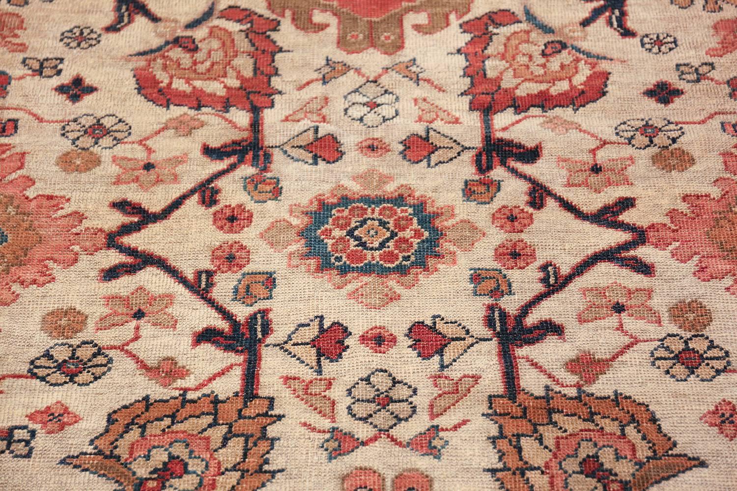 Magnificent ivory background antique Sultanabad Persian rug, country of origin / rug type: Persian rug, date circa 1900
Antique Sultanabad rugs The city of Sultanabad (which is now known as Arak) was founded, in the early 1800s, as a center for