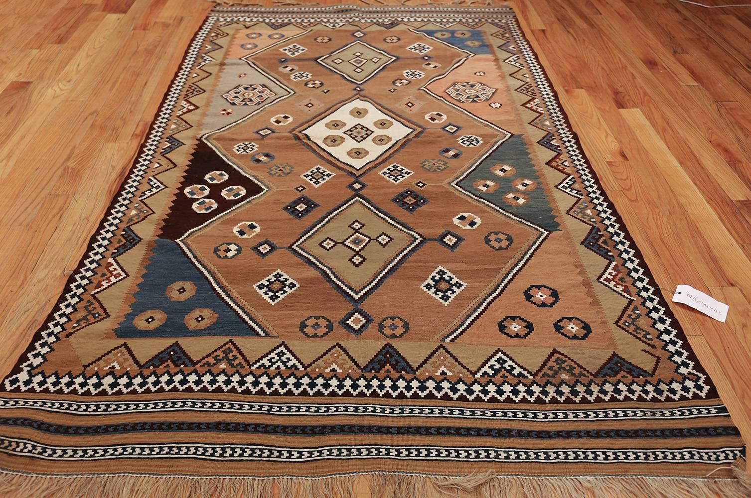 Antique Persian Kilim. Size: 5 ft 1 in x 8 ft 3 in (1.55 m x 2.51 m) 3