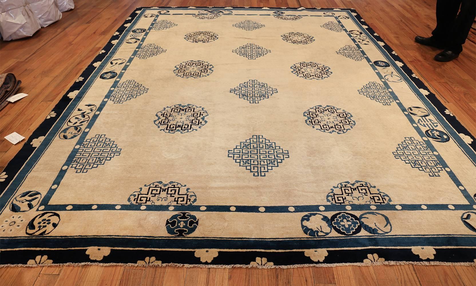 Antique Room Size Chinese Rug. Size: 9 ft x 11 ft 5 in (2.74 m x 3.48 m) 1