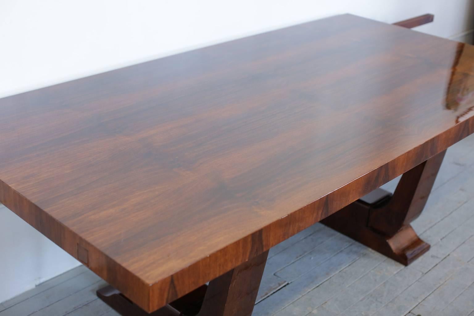French Art Deco Walnut Dining Table, circa 1940s For Sale 4