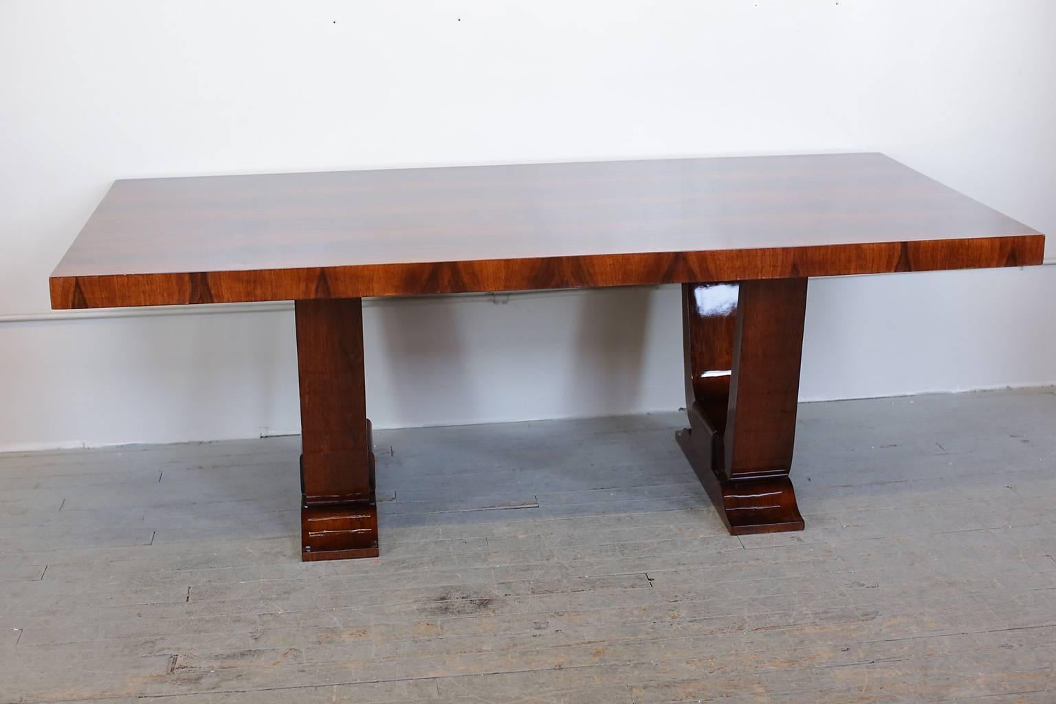 French Art Deco Walnut Dining Table, circa 1940s For Sale 6