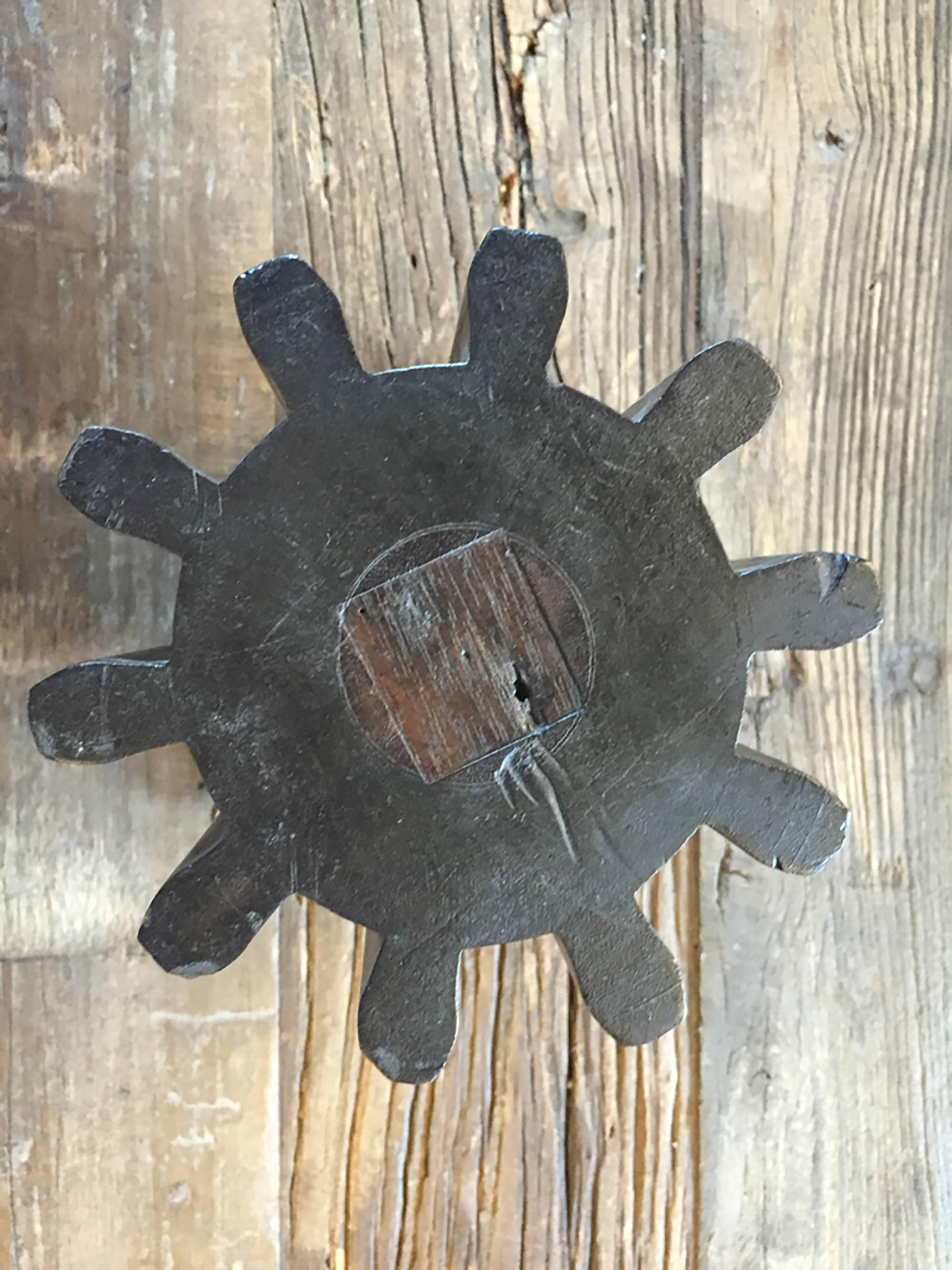 Vintage Wooden Cog Pattern, United Kingdom, circa 1880 In Excellent Condition In Napa, CA