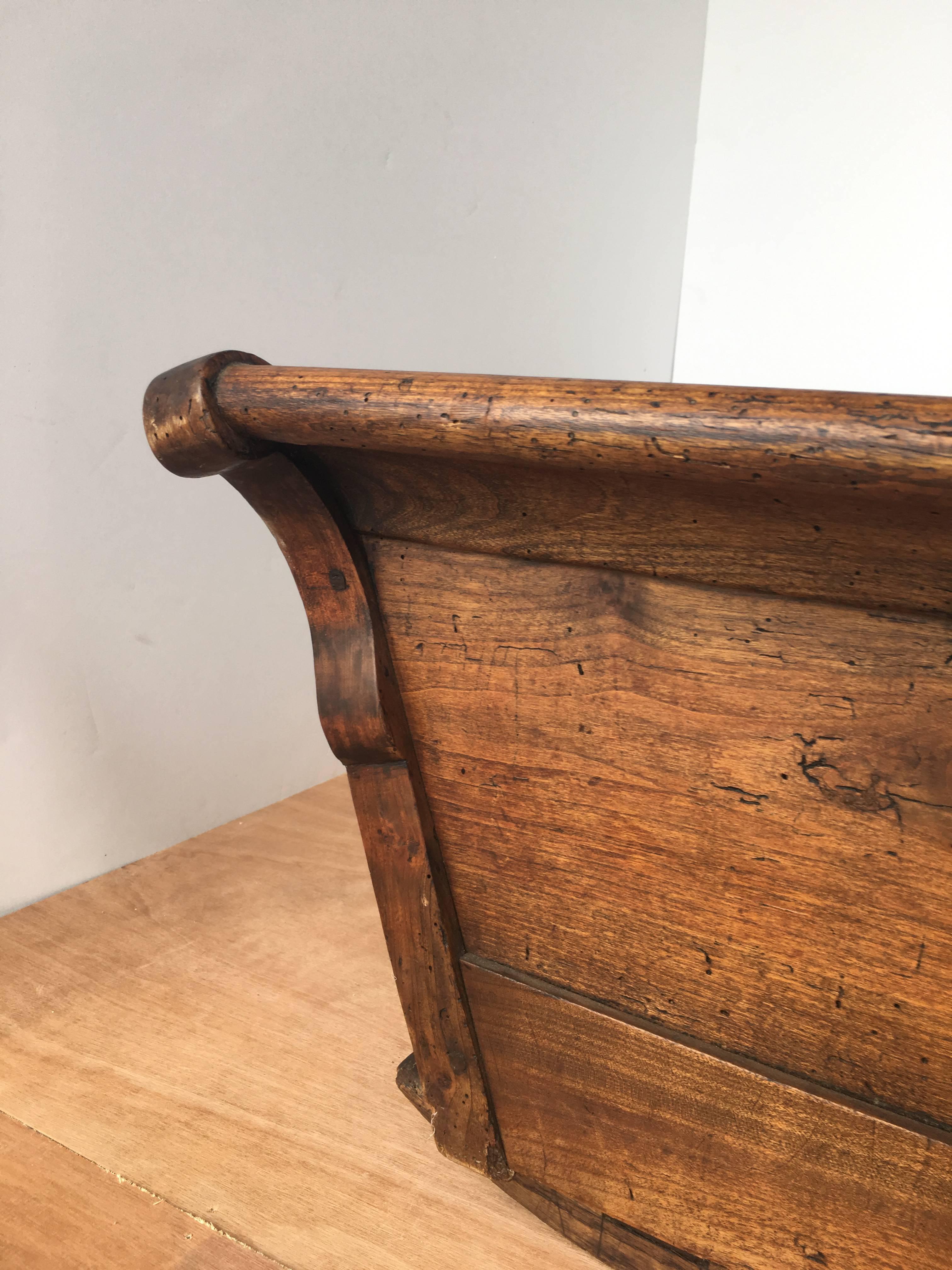 19th Century Walnut Berceau In Excellent Condition For Sale In Napa, CA