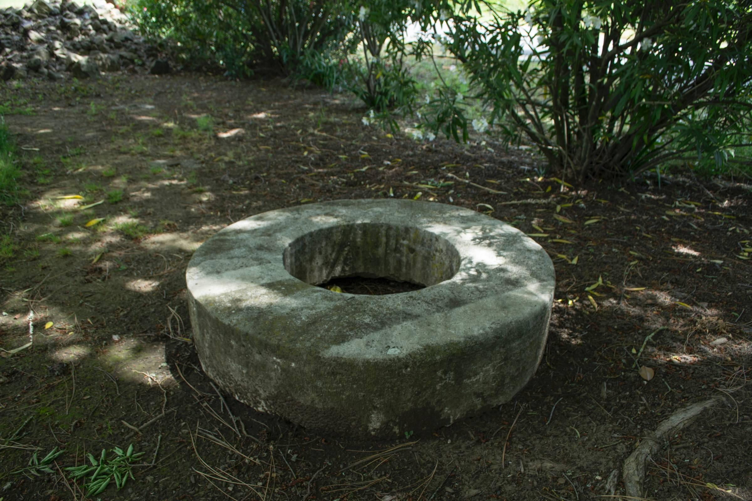 Vintage Stone Wellhead Surround In Good Condition For Sale In Napa, CA