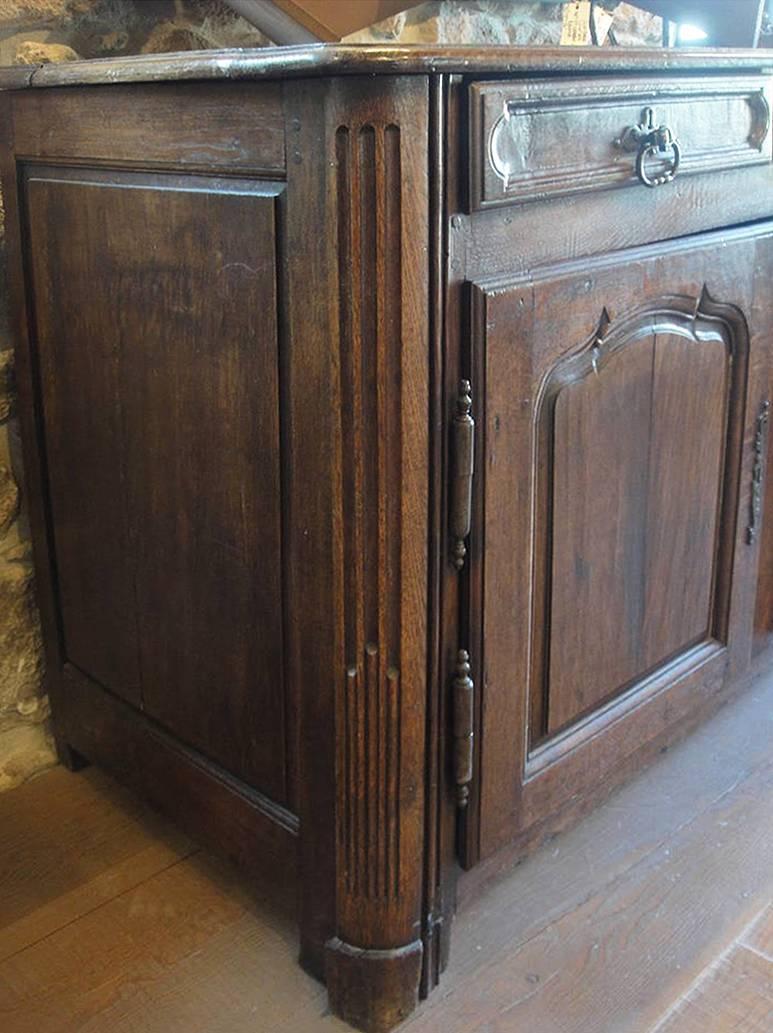 Vintage Oak Buffet, circa Late 17th Century In Good Condition For Sale In Napa, CA