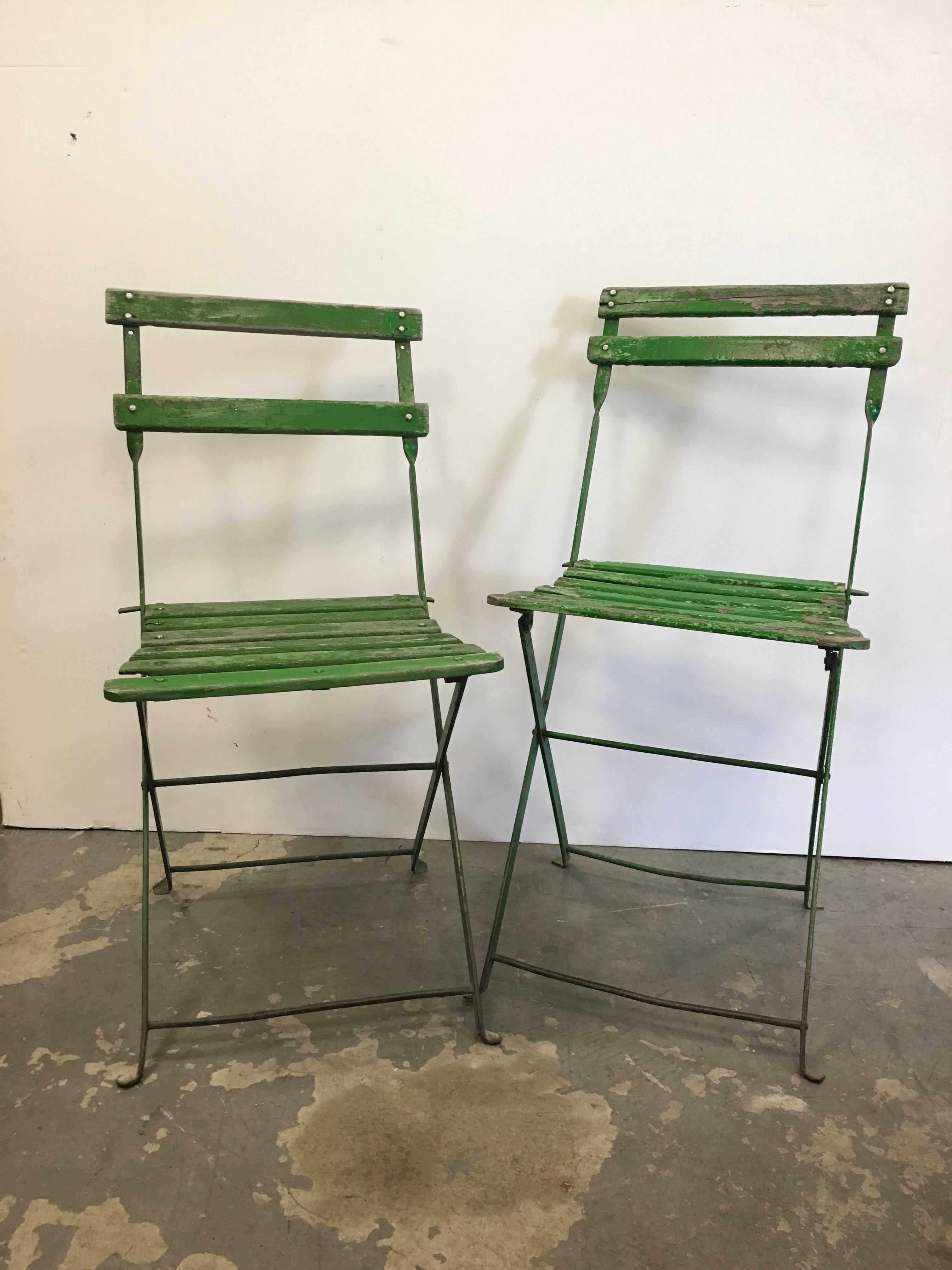 Milieu du XXe siècle Ensemble de chaises bistro vertes vintage en vente