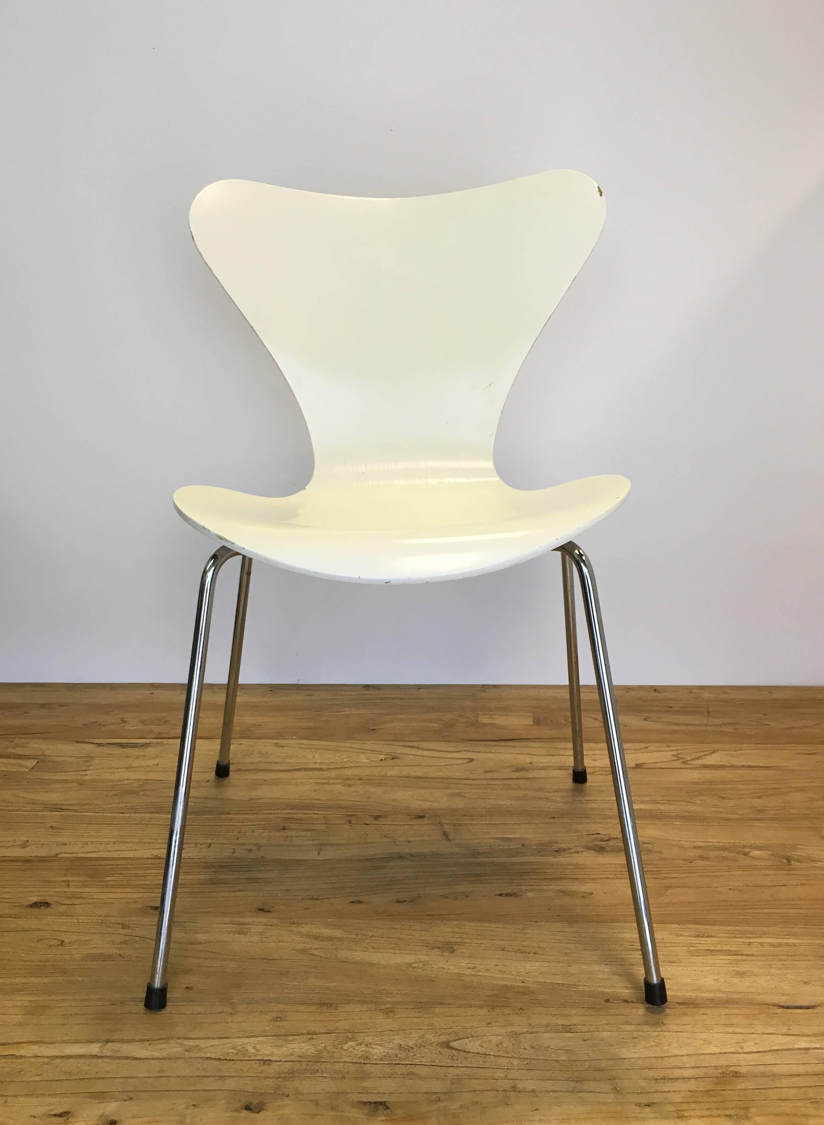White Arne Jacobsen chairs manufactured by Fritz Hansen in 1991. In good vintage condition; please review attached images. 

