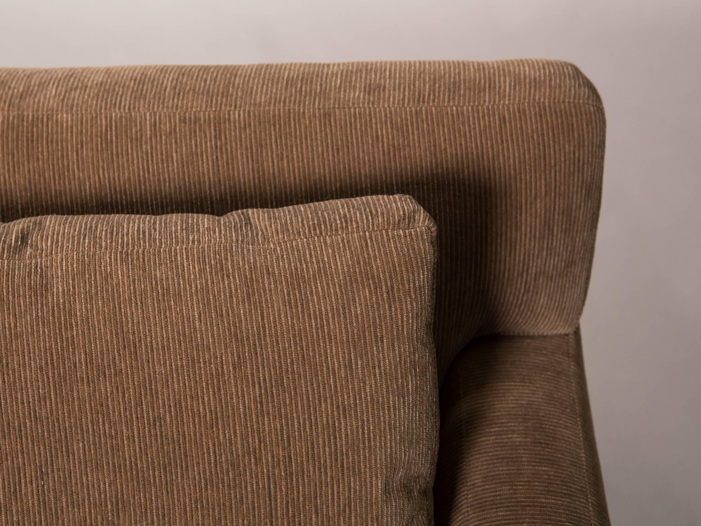 Mid-Century Modern Couch In Good Condition In New York, NY
