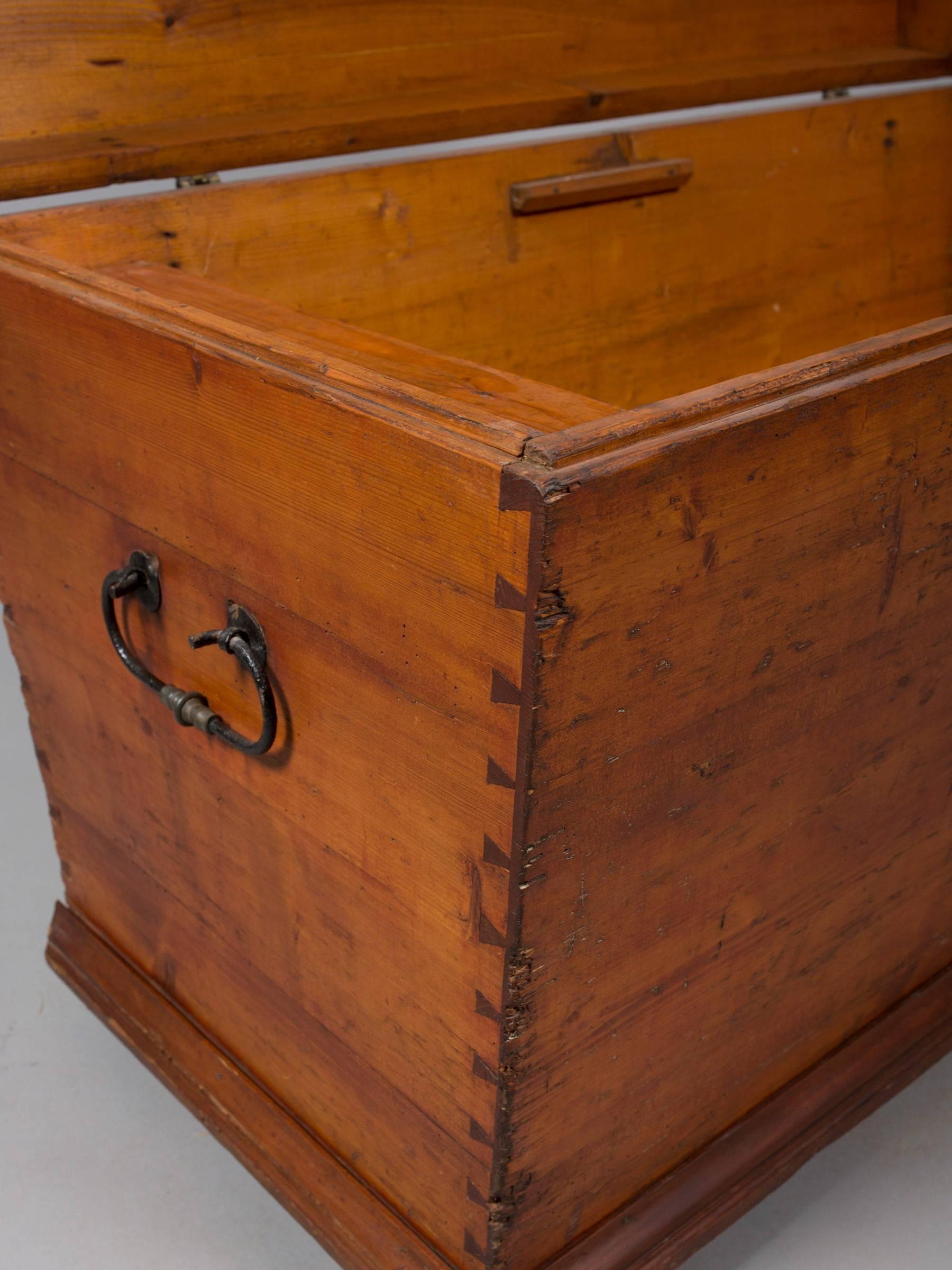 American Colonial 19th Century Pine Blanket Chest For Sale