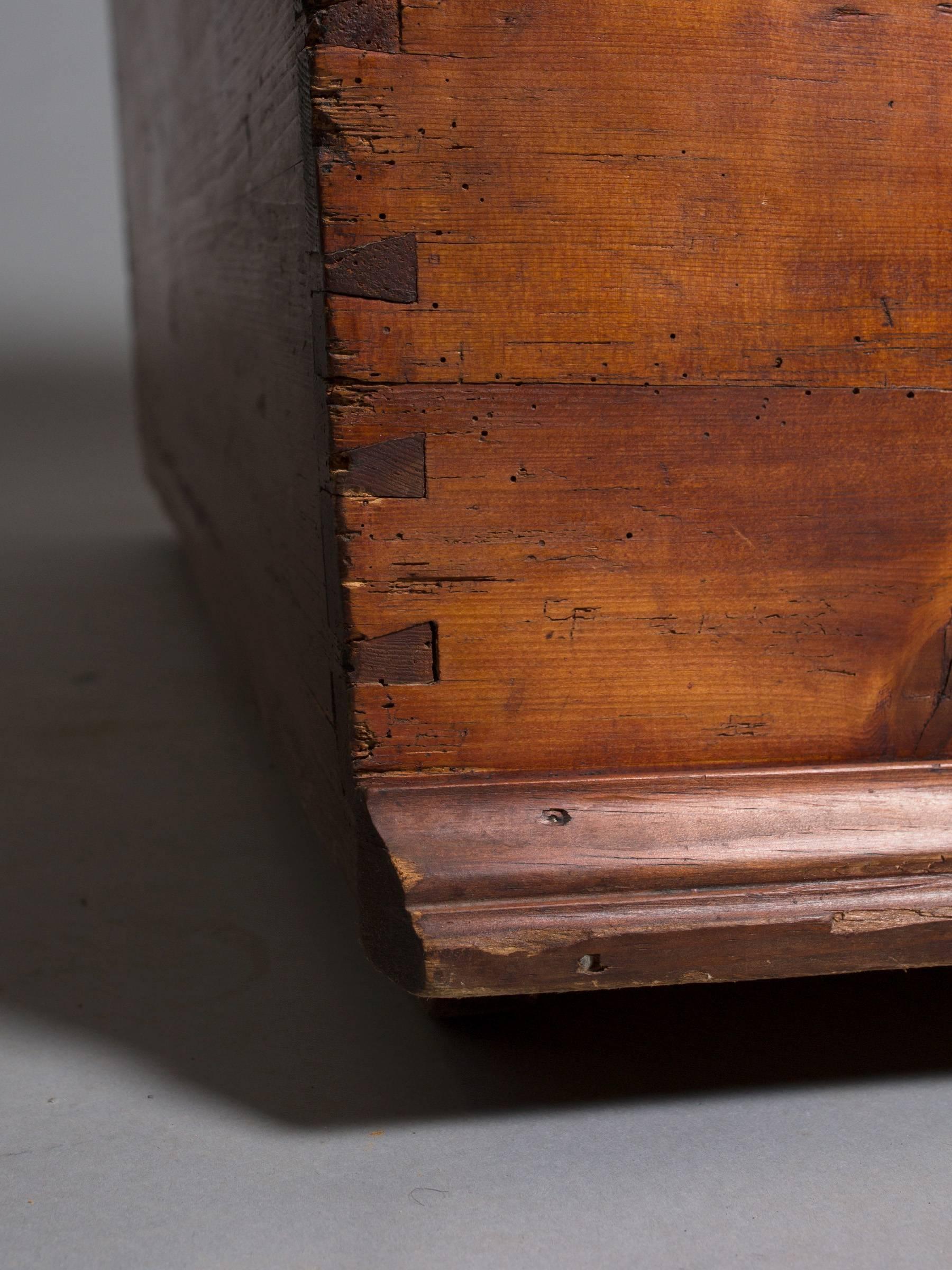 Coffre à couvertures en pin du XIXe siècle en vente 2