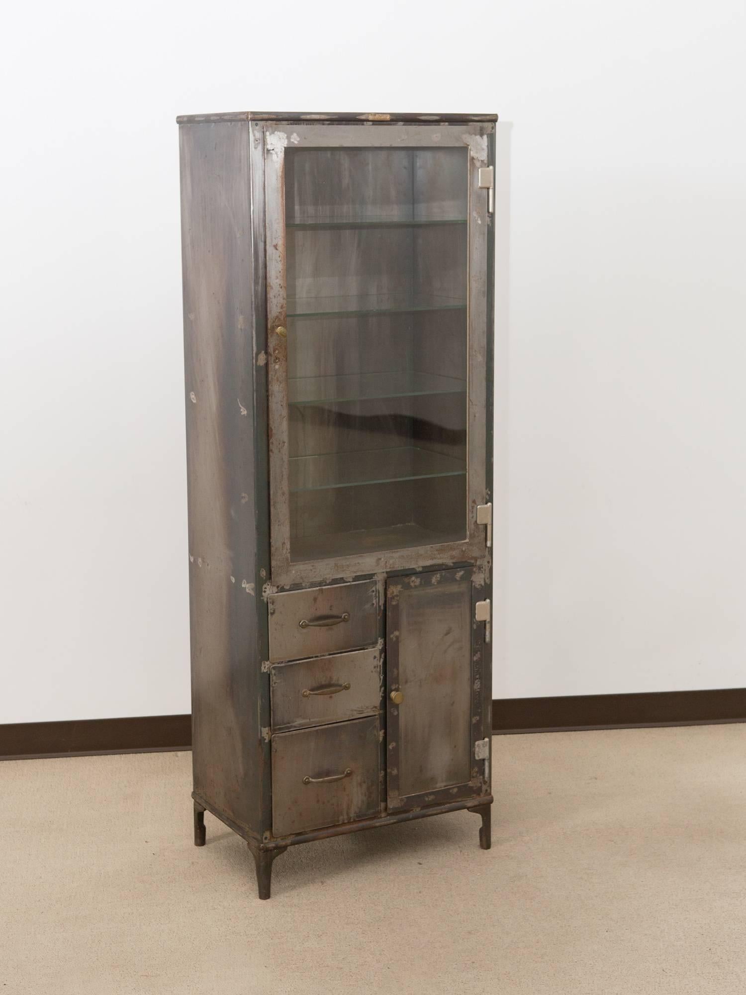 1940s U.S. Metal Medical Cabinet with Glass Shelves 1