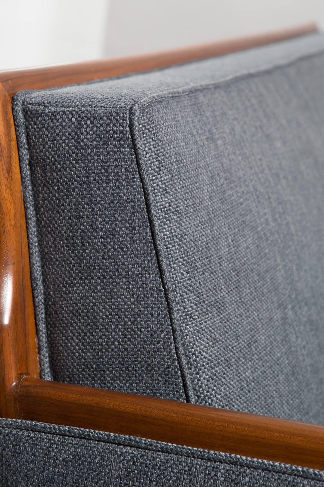 Mid-20th Century Robsjohn-Gibbings Style Mid-Century Modern Settee