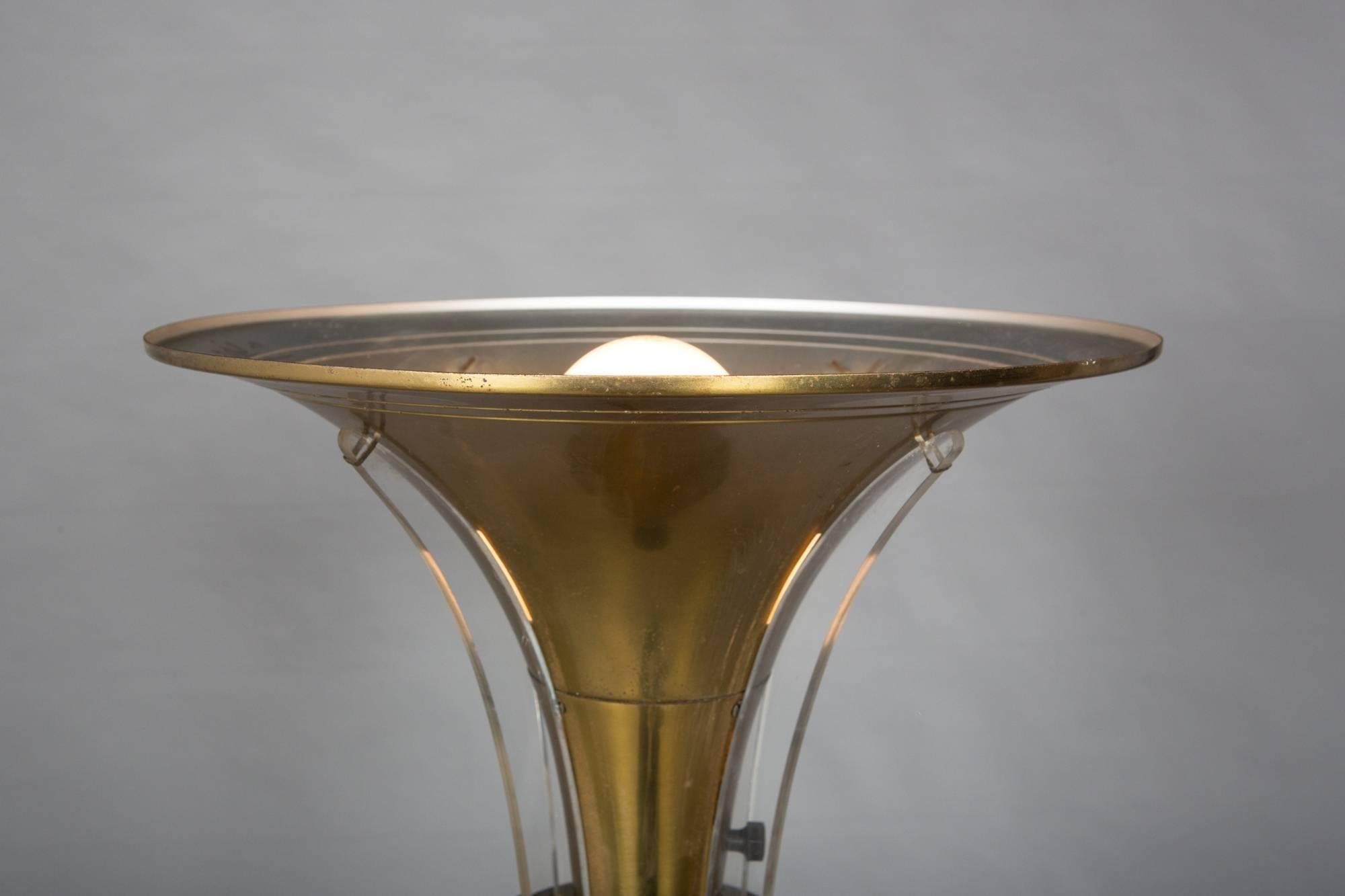 Lampadaire Art déco des années 1930 avec détails en forme d'aile en acrylique en vente 3