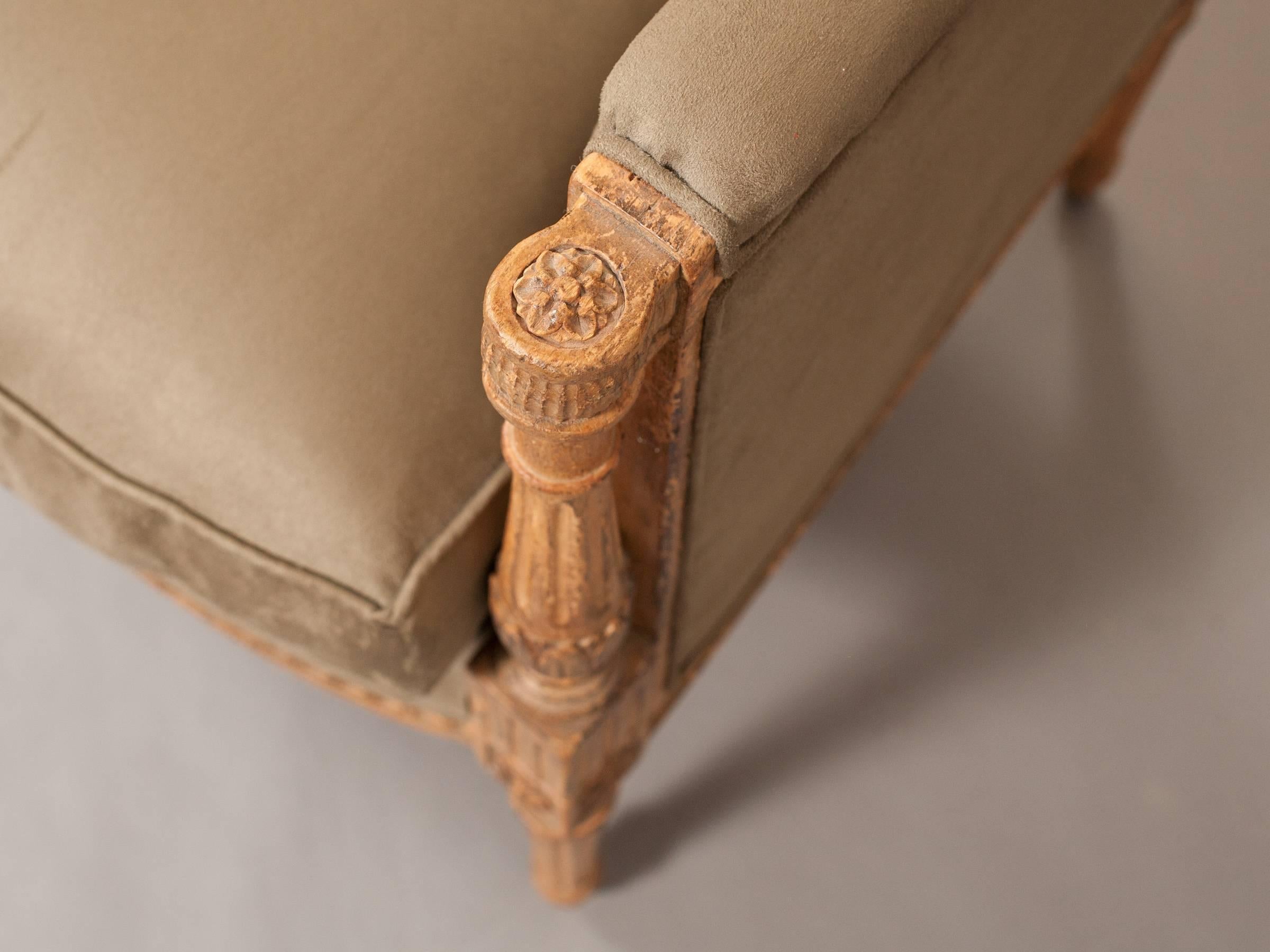 Bergère de style Directoire en faux daim Excellent état - En vente à New York, NY