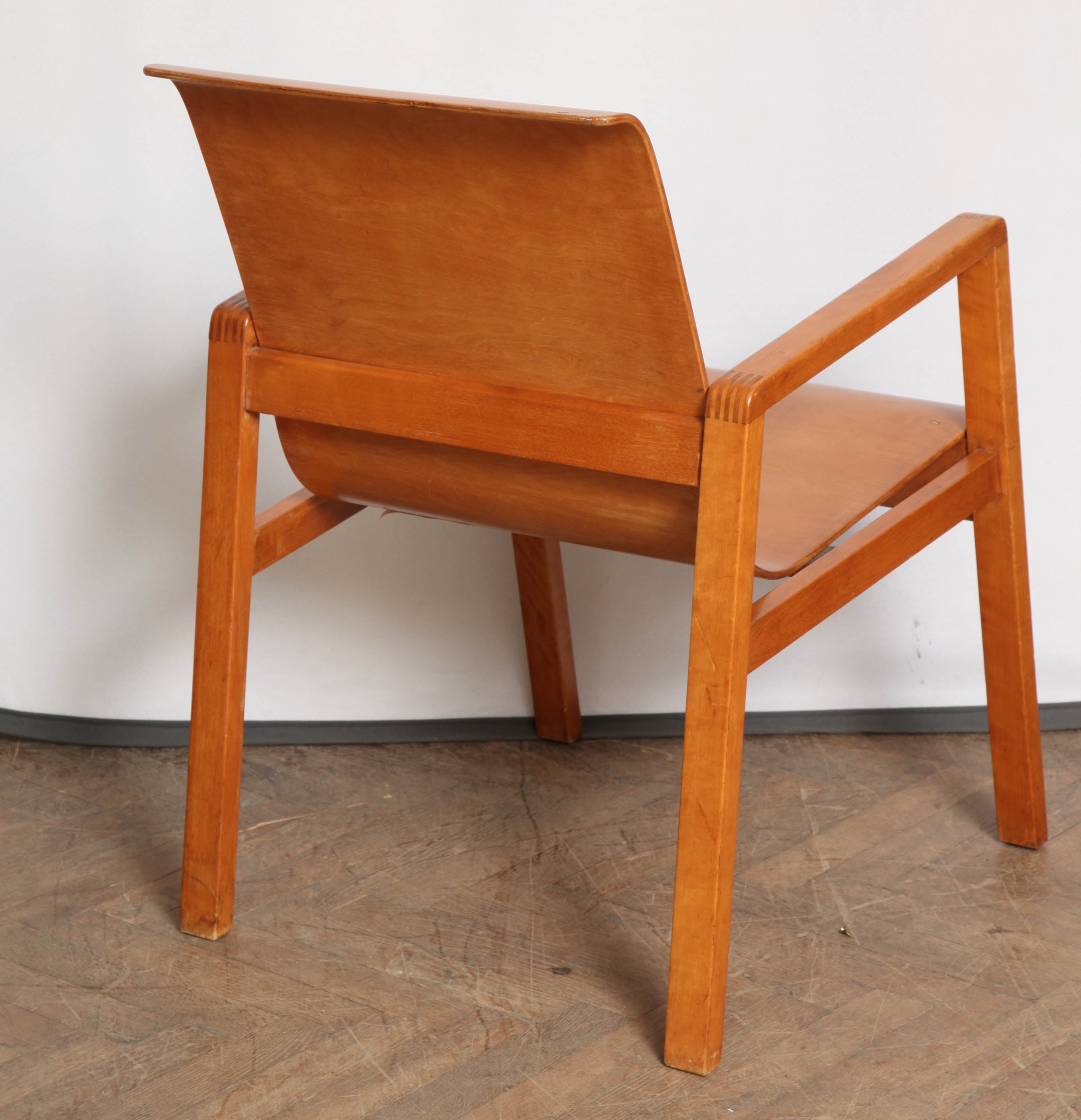 Alvar Aalto Hallway Chair 403 and Table  1