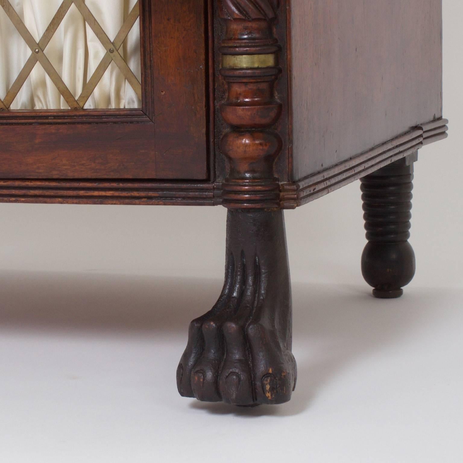 Coppia di chiffoniere antiche irlandesi in vendita 1