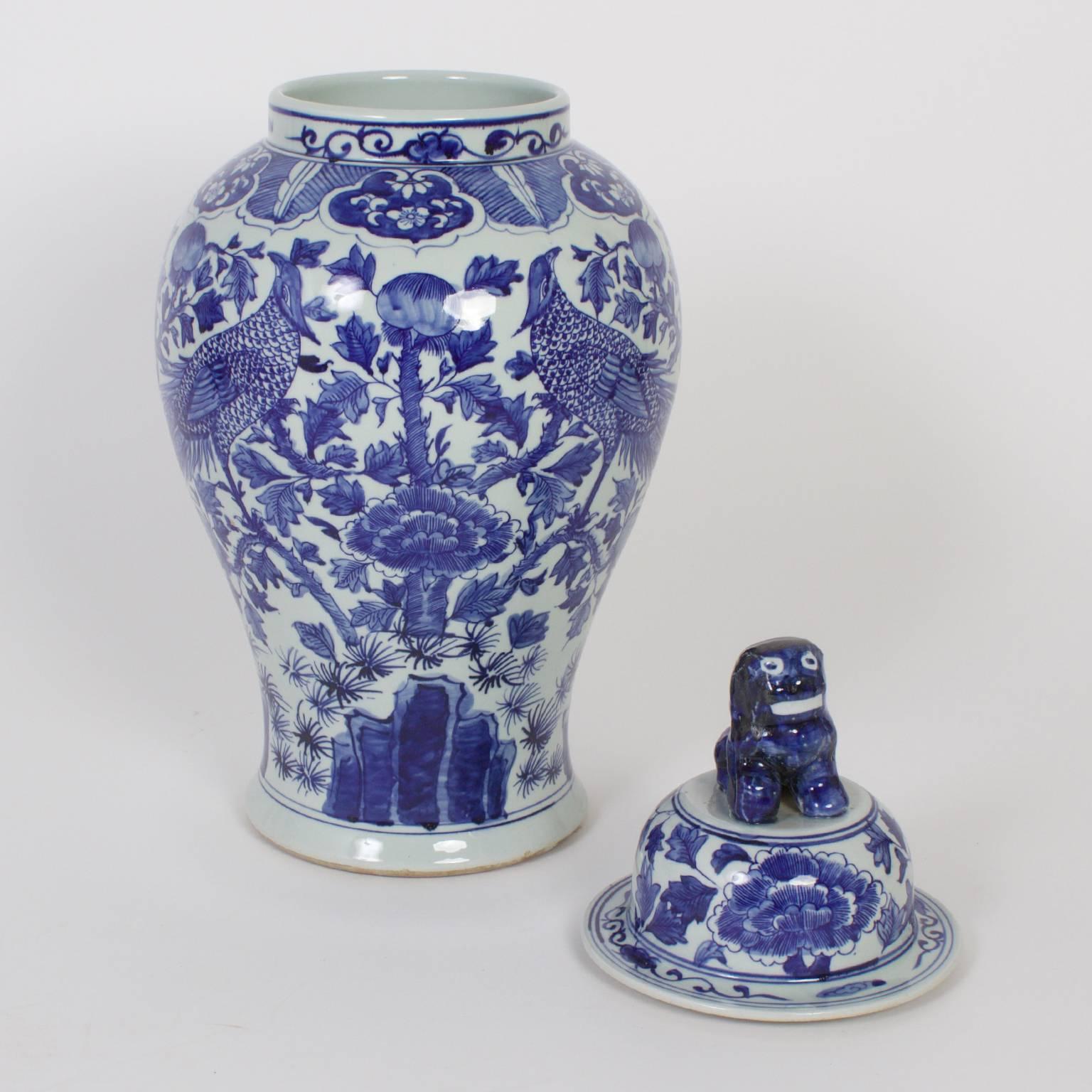 Pair of Chinese Export Style Blue and White Porcelain Lidded Jars In Good Condition In Palm Beach, FL