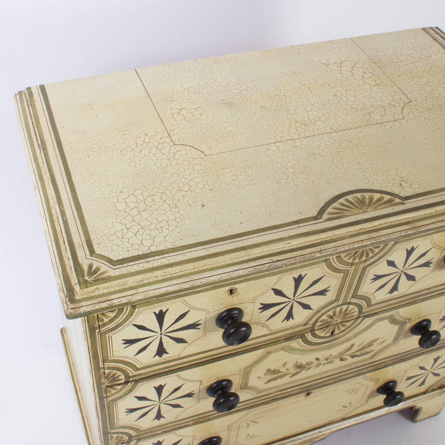 Vintage Painted Cottage Chest of Drawers In Excellent Condition In Palm Beach, FL