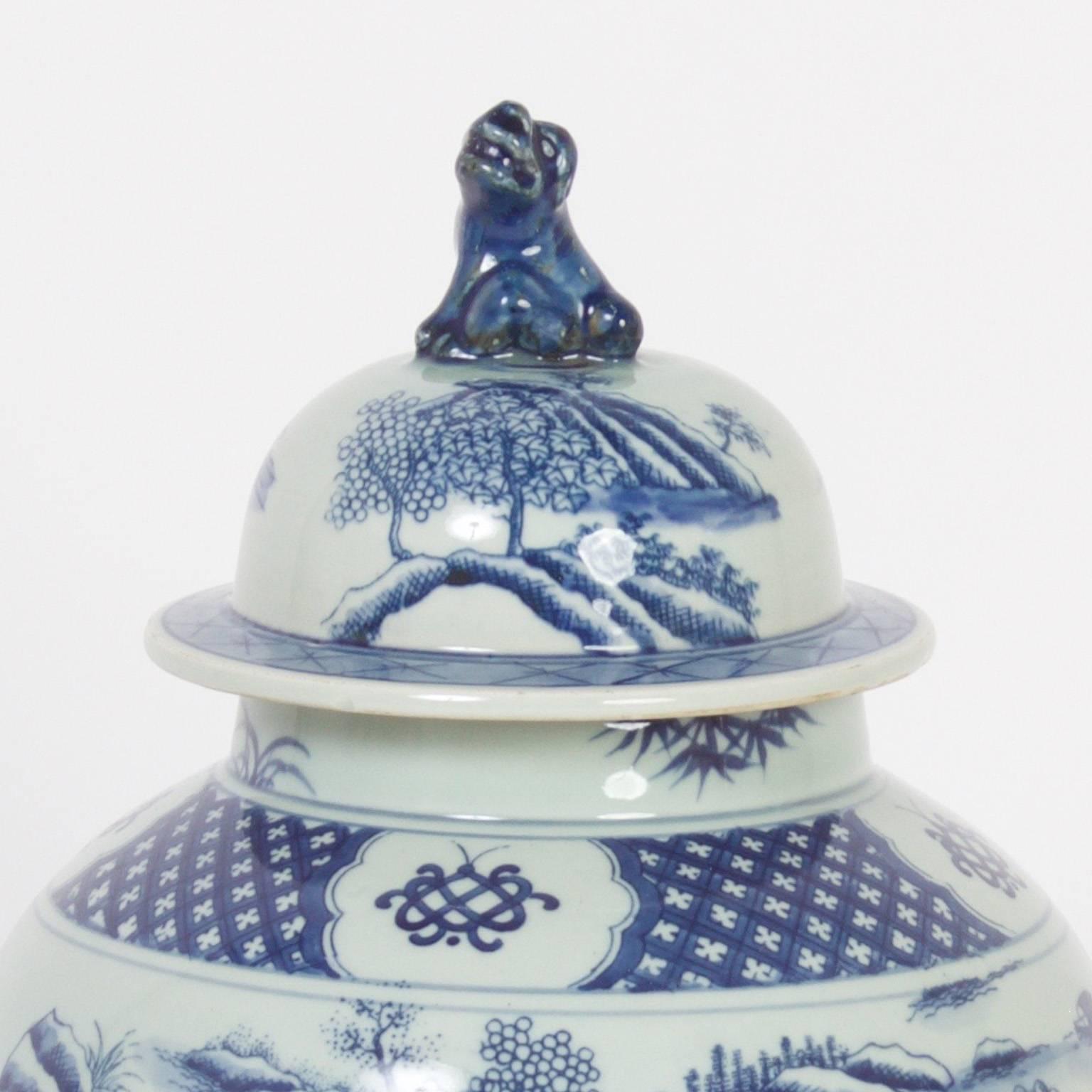20th Century Traditional Chinese Export Style Porcelain Lidded Jars