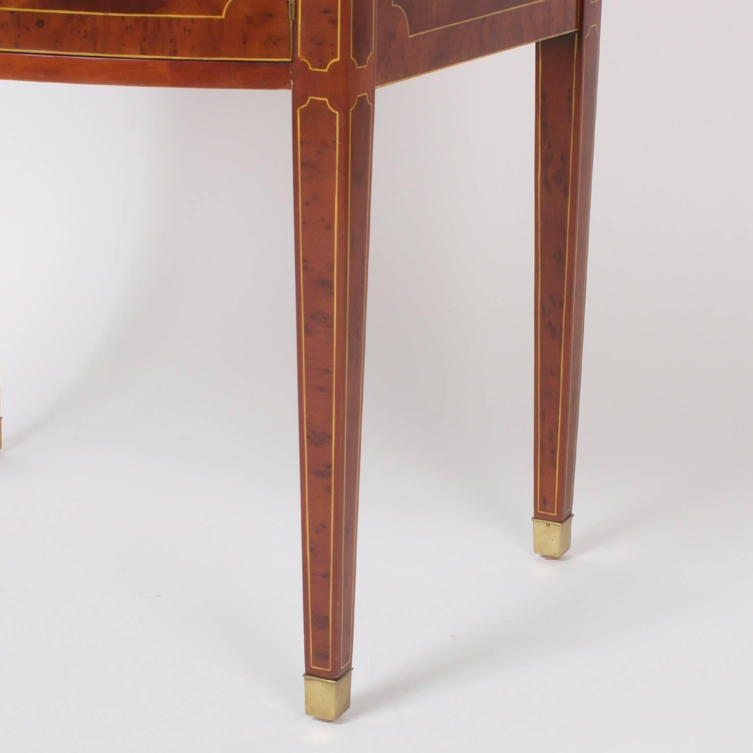 Elegant Pair of Maitland-Smith Bow Front Mahogany Nightstands In Excellent Condition In Palm Beach, FL