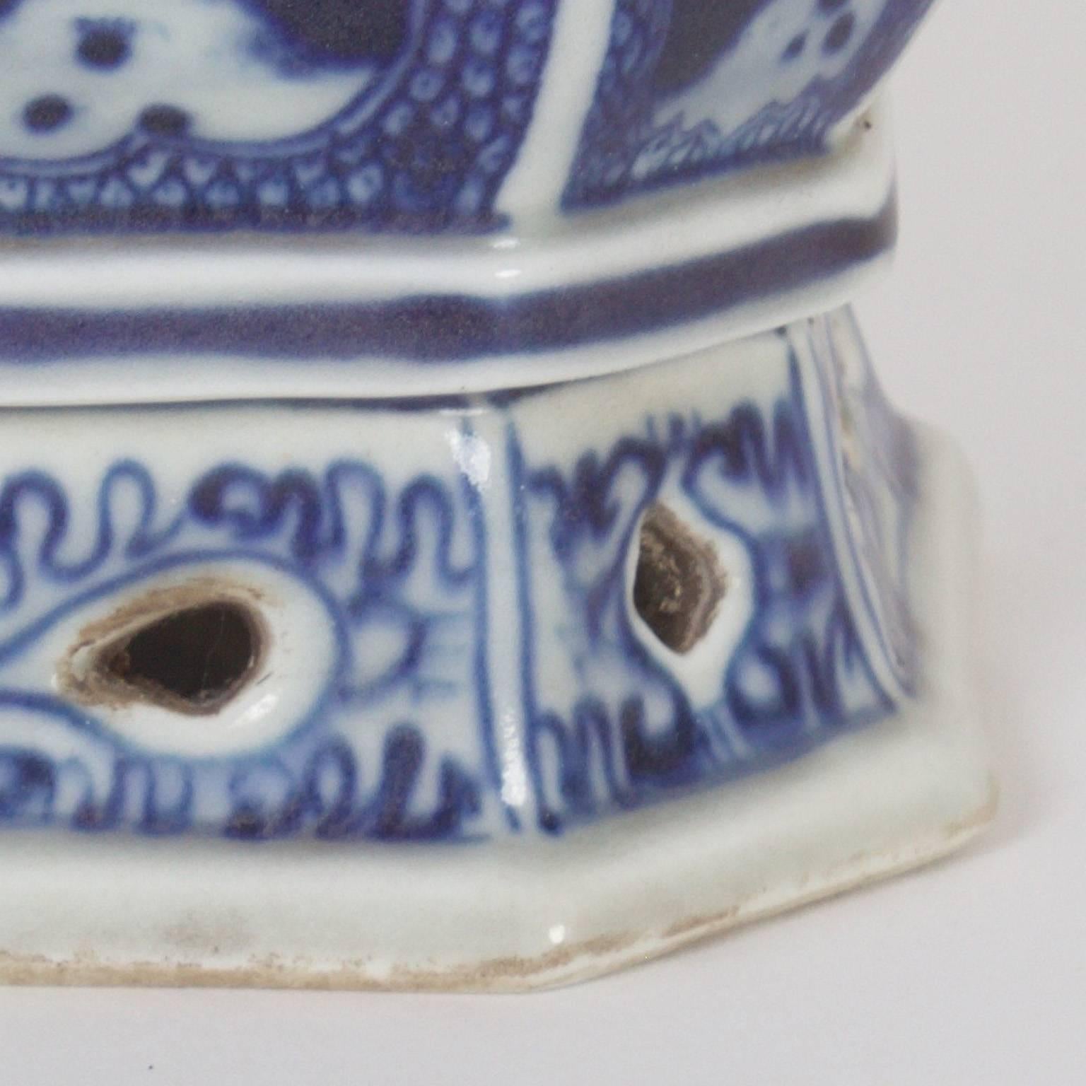 Pair of Chinese Export Blue and White Porcelain Planters 1