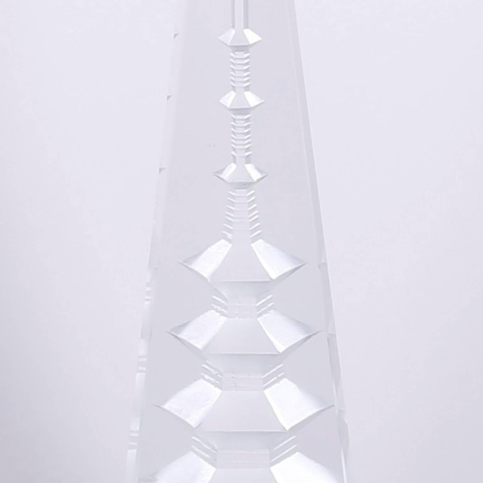 Set von drei Obelisken aus geschliffenem Kristall mit inneren Pagoden (Chinesisch) im Angebot