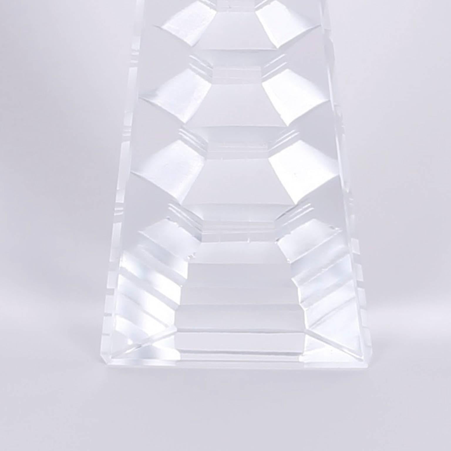 Set of Three Cut Crystal Obelisks with Inner Pagodas In Good Condition For Sale In Palm Beach, FL