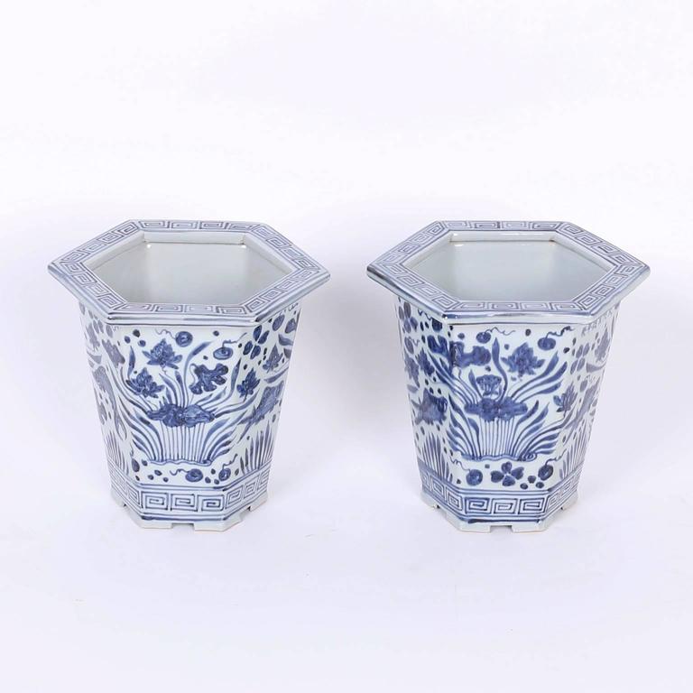 Pair Of Chinese Export Style Blue And White Porcelain Planters Pair Of Chinese Export Style Blue And White Porcelain Planters