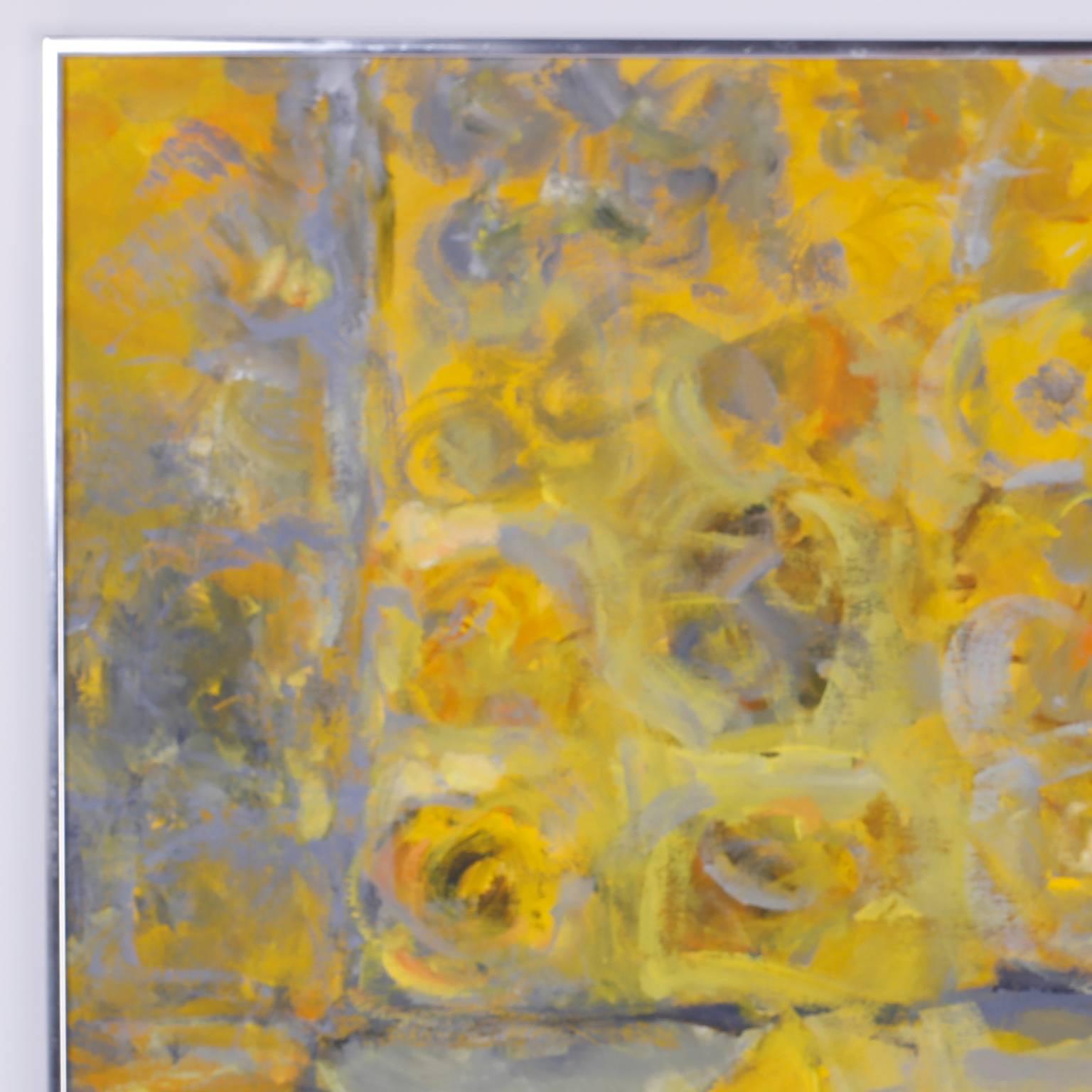 Evocadora pintura abstracta acrílica sobre lienzo que explora la relación entre el amarillo y el gris. Pintado con acrílico sobre lienzo en 1973 por Bonnie Lewton, titulado al dorso Naturaleza muerta amarilla. Nota interesante: este cuadro participó