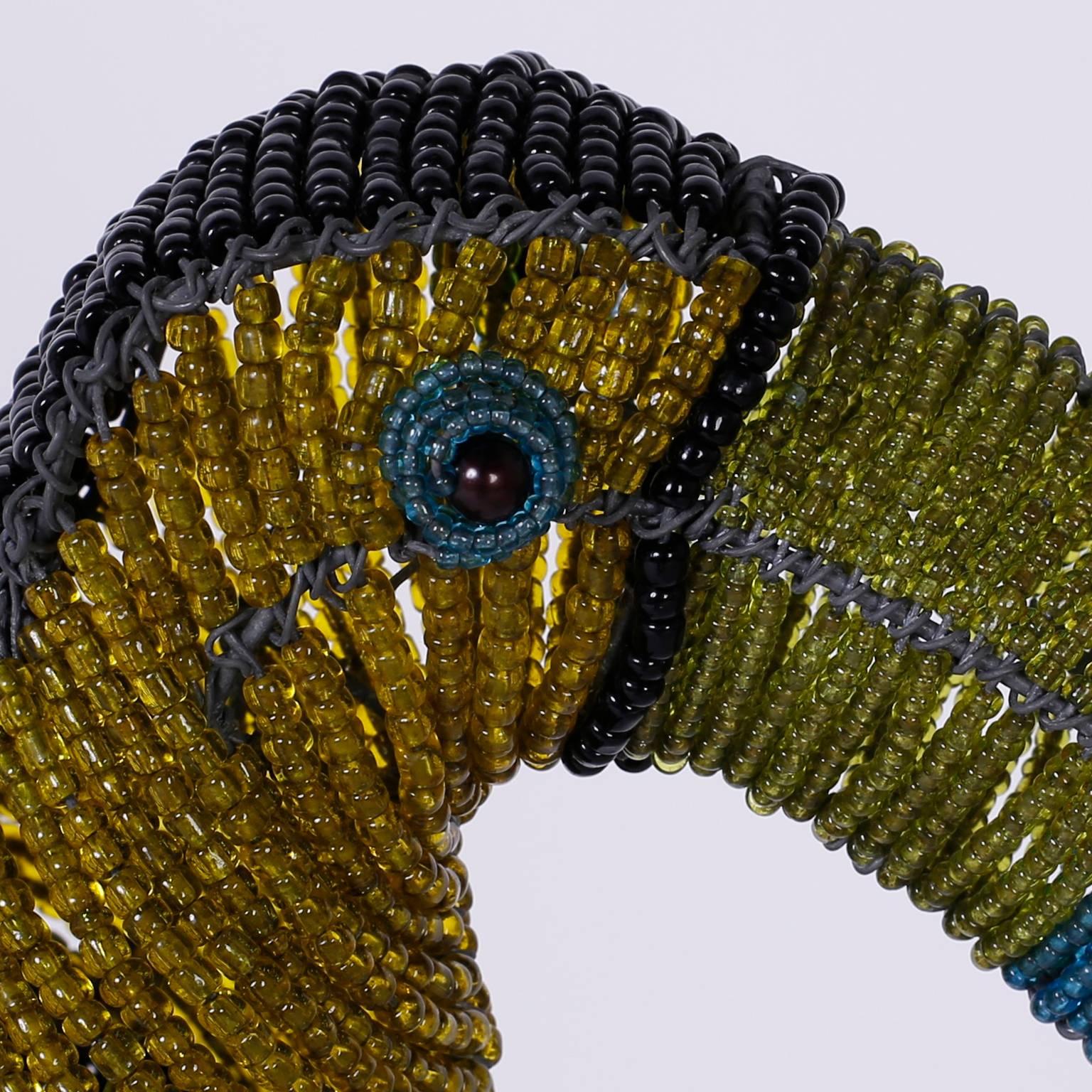 20ième siècle Sculpture de toucan tropicale en verre perlé du milieu du siècle dernier en vente