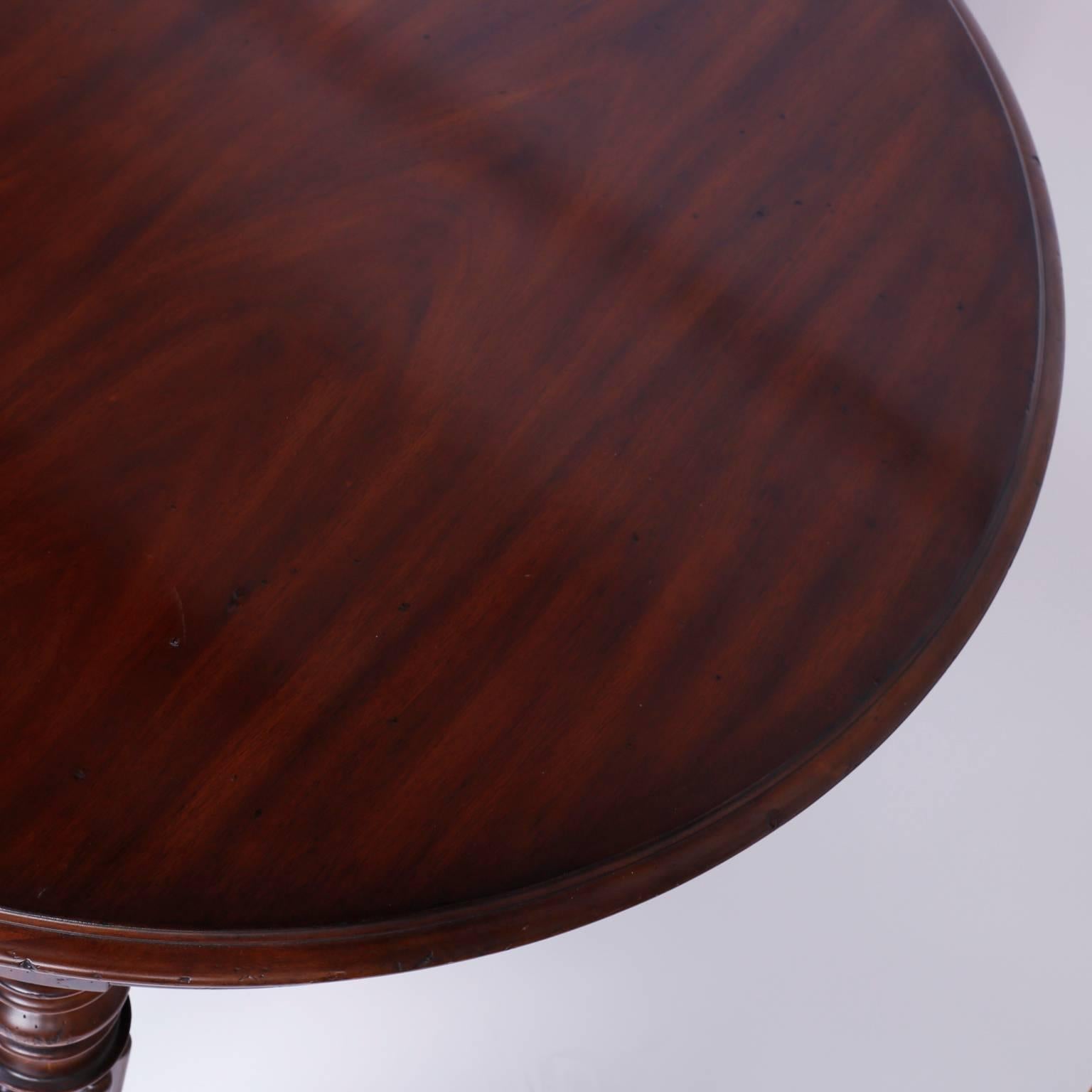 Large Vintage Mahogany Oval Shaped Dining Table In Excellent Condition In Palm Beach, FL