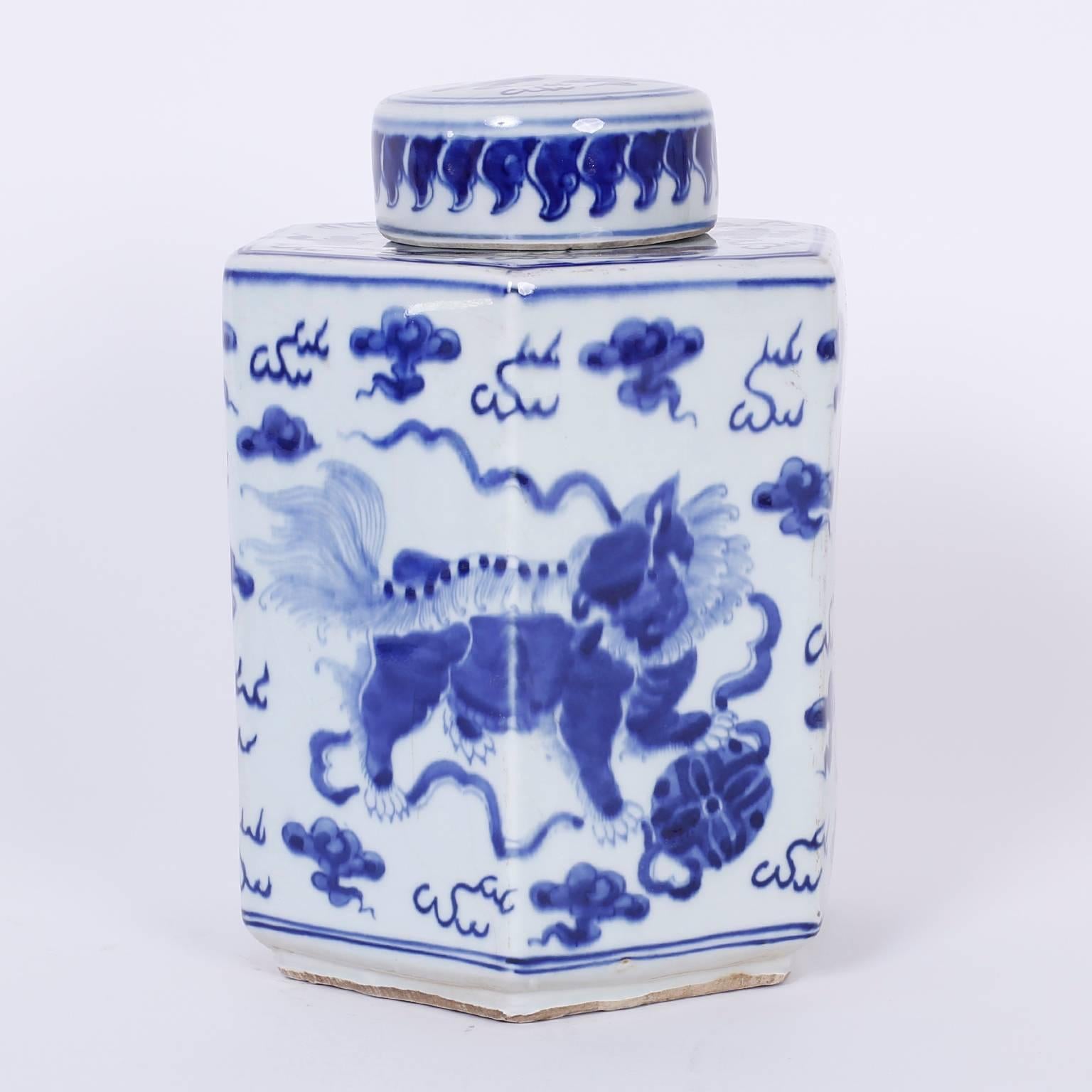 Pair of Chinese Export Style Blue and White Porcelain Tea Leaf Jars In Excellent Condition In Palm Beach, FL