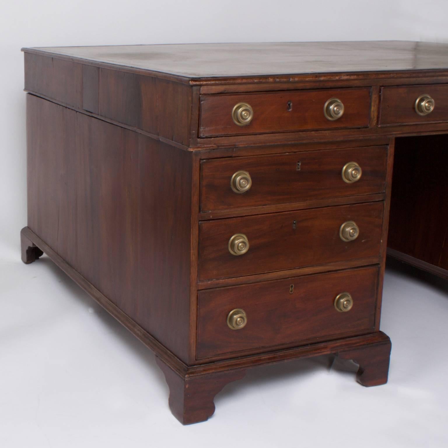 19th Century Georgian Style Partners Desk In Excellent Condition In Palm Beach, FL