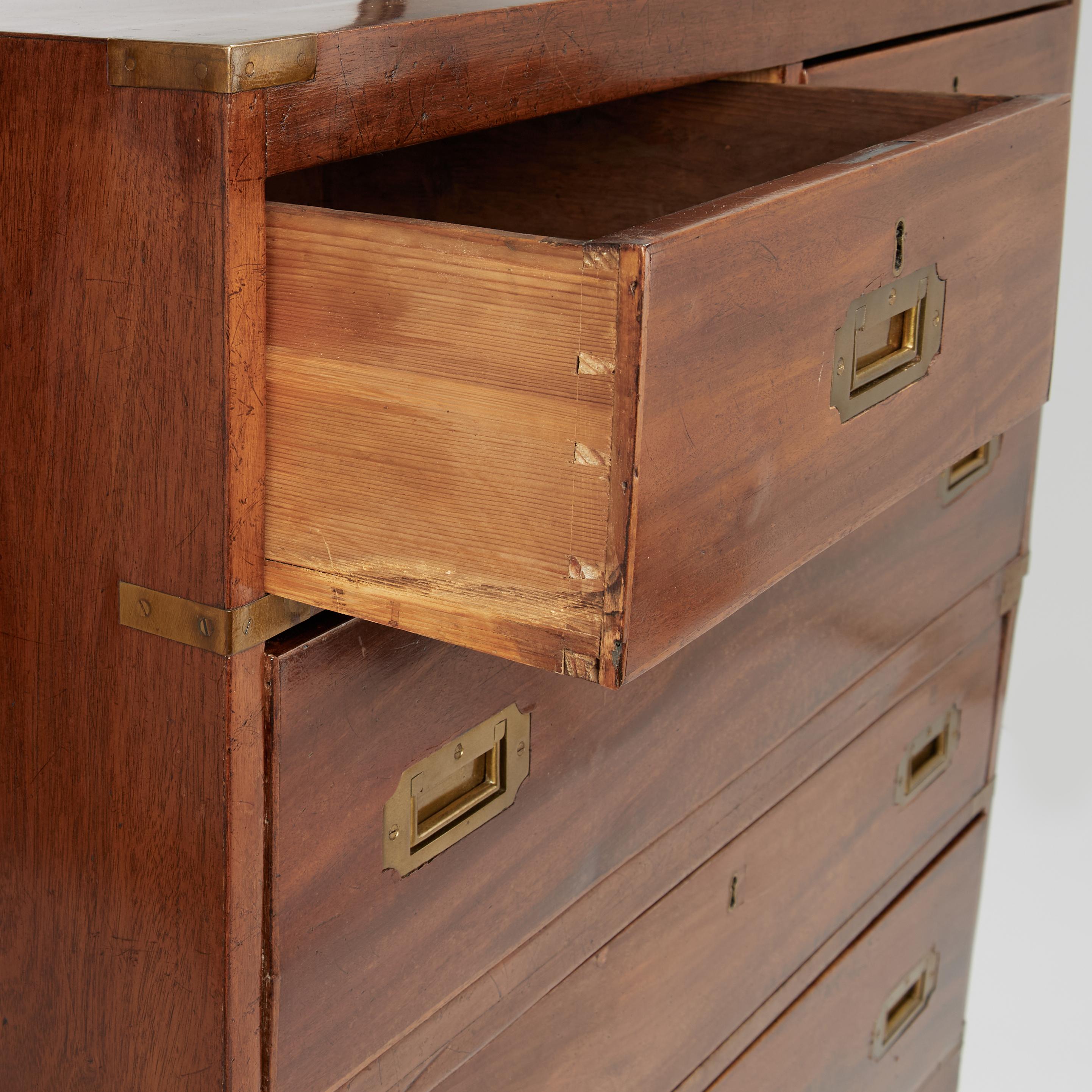 Ancienne commode de campagne anglaise Bon état - En vente à Palm Beach, FL