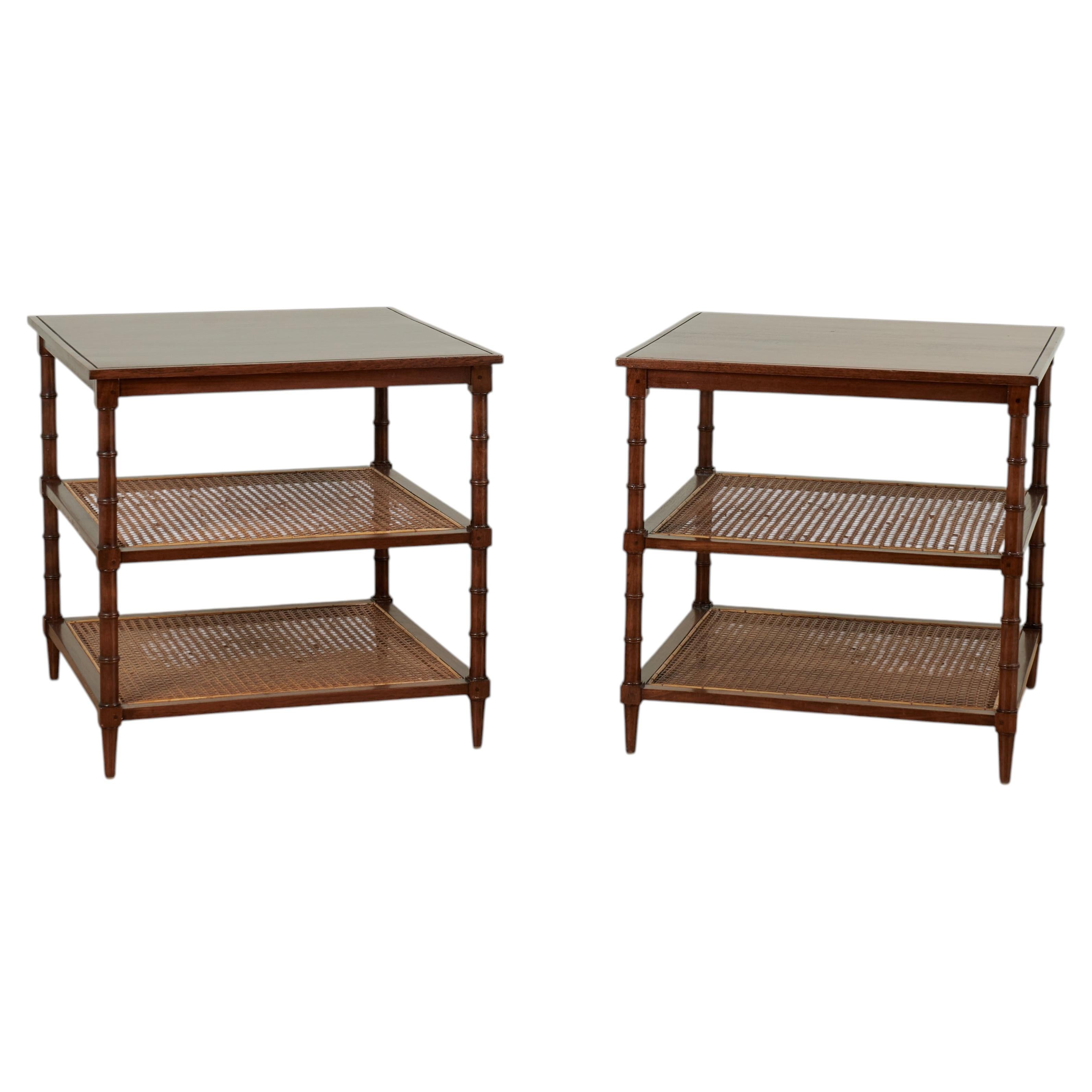 Paar dreistufige Ständer im British Colonial Stil Vintage im Angebot