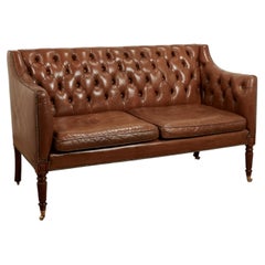 Antikes englisches Ledersofa oder -couch