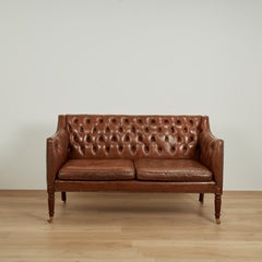 Antikes englisches Ledersofa oder -couch