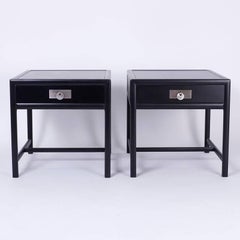 Coppia di tavoli Asian Modern Baker della metà del secolo scorso