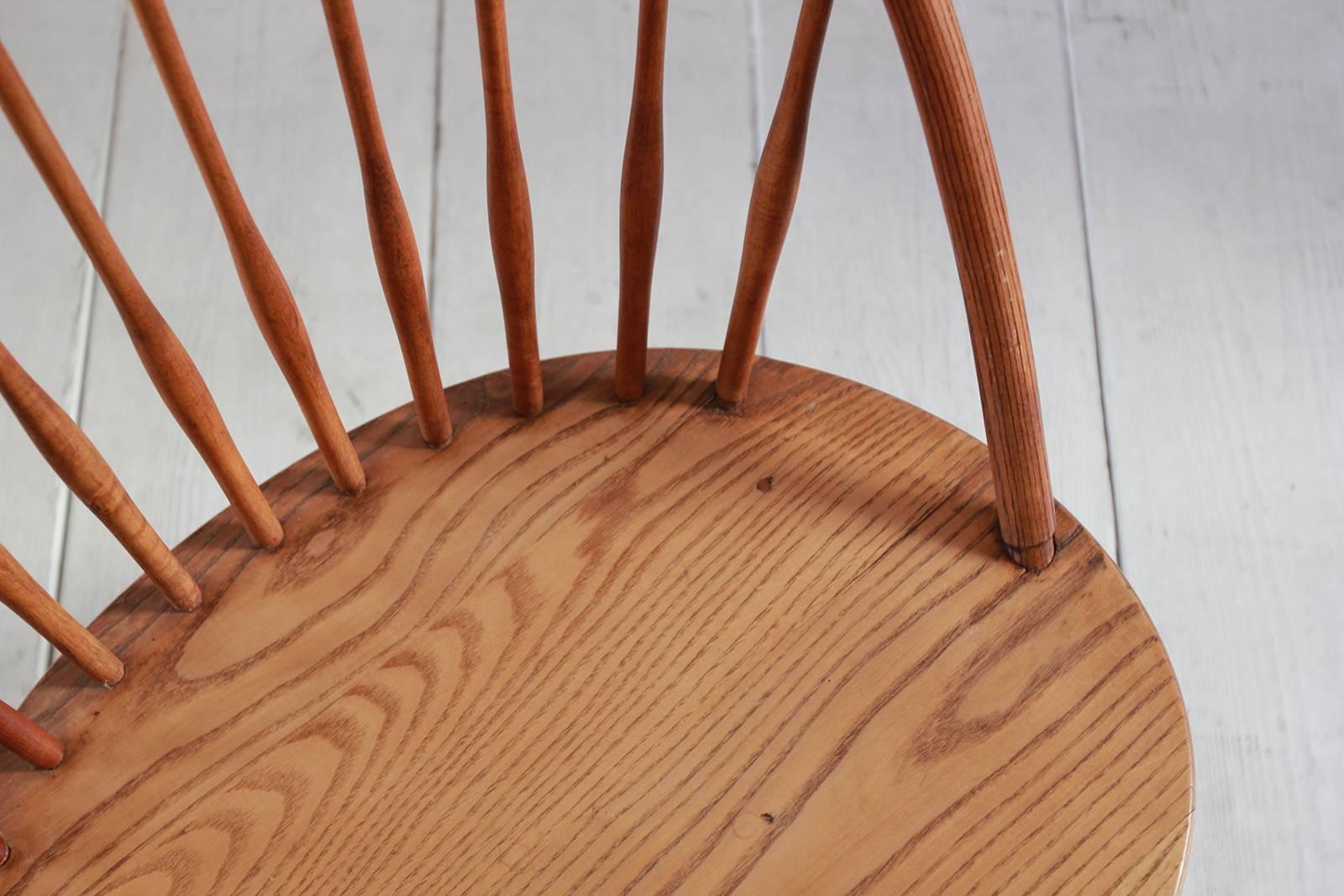 20th Century Wooden Spindle Windsor Peacock Chair