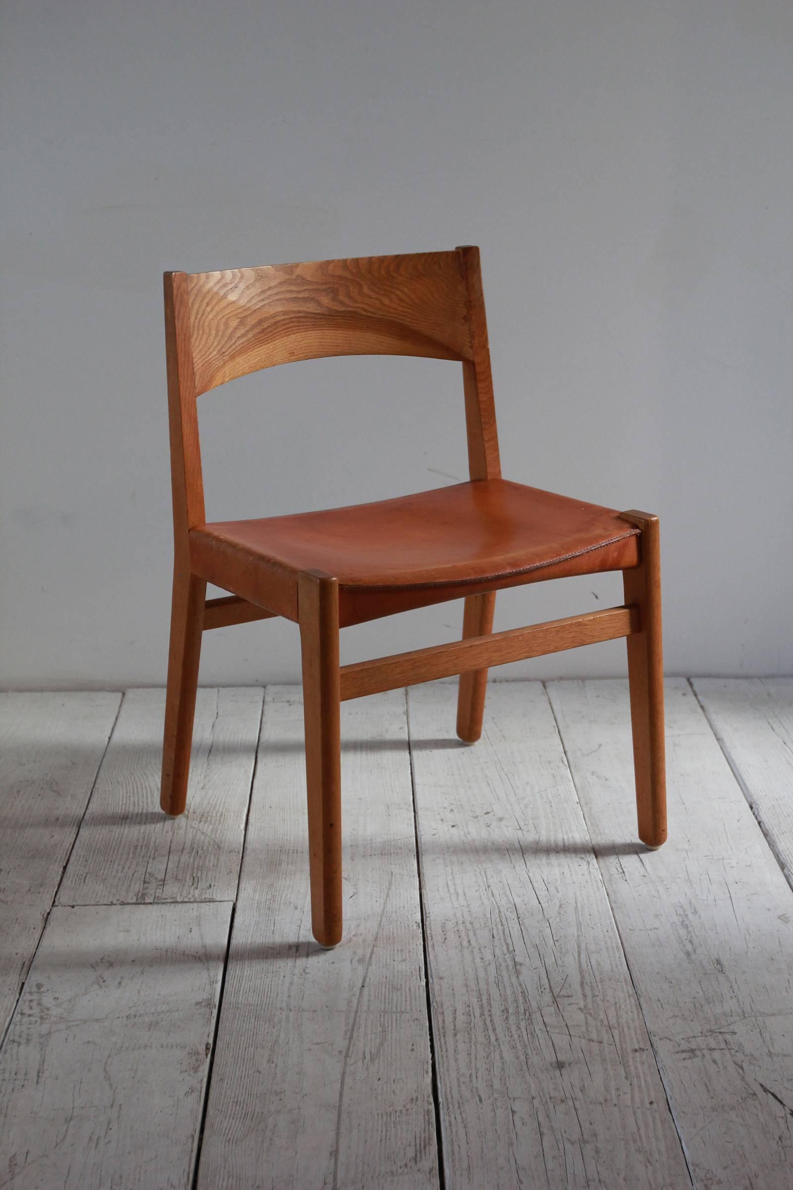 20th Century Set of Six Oak and Leather Dining Chairs
