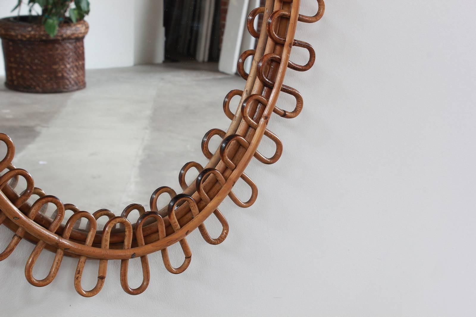 Small Curled Wicker French Oval Mirror In Excellent Condition In Los Angeles, CA