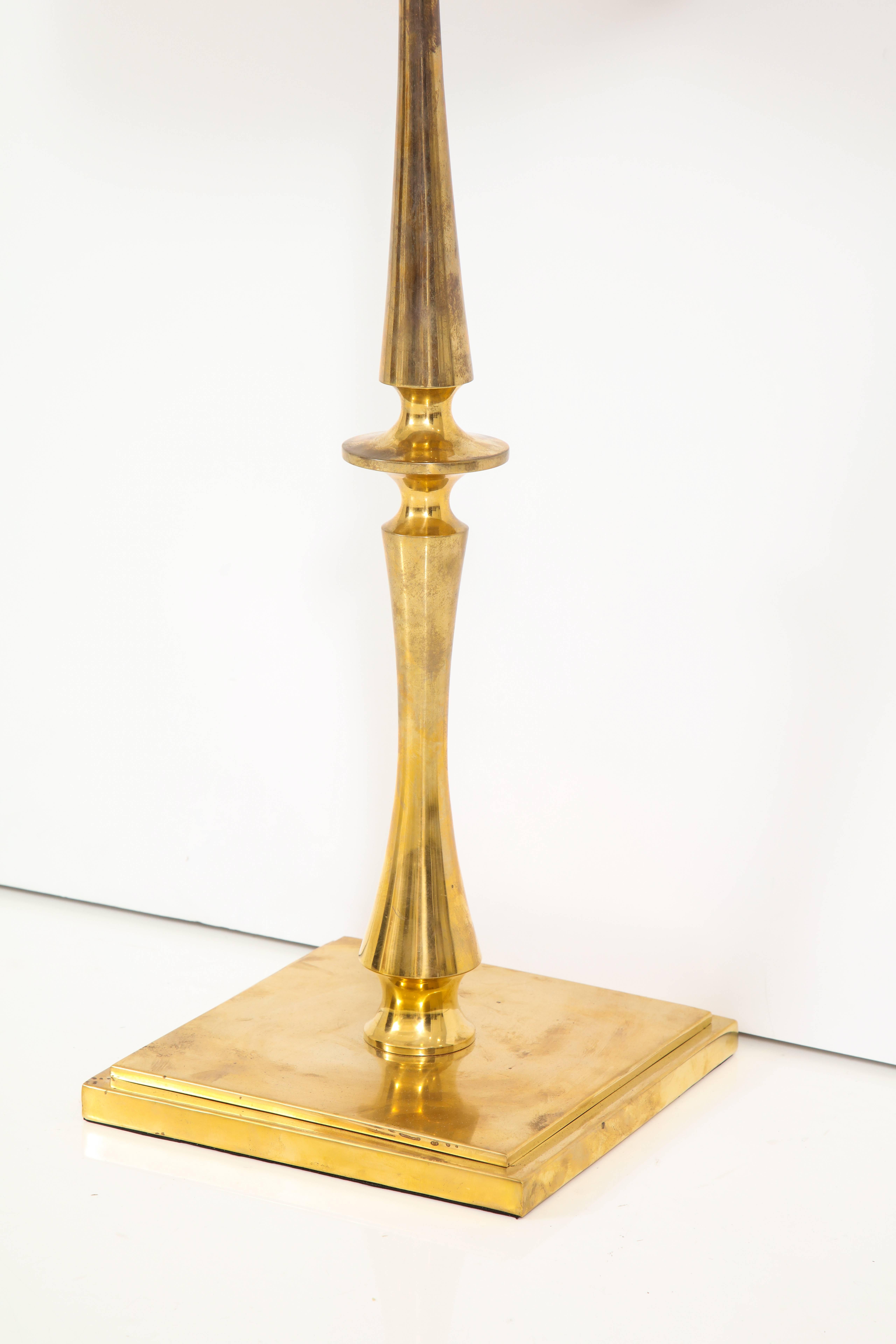 NK Collection Turned Brass Table Lamp In Excellent Condition In Los Angeles, CA