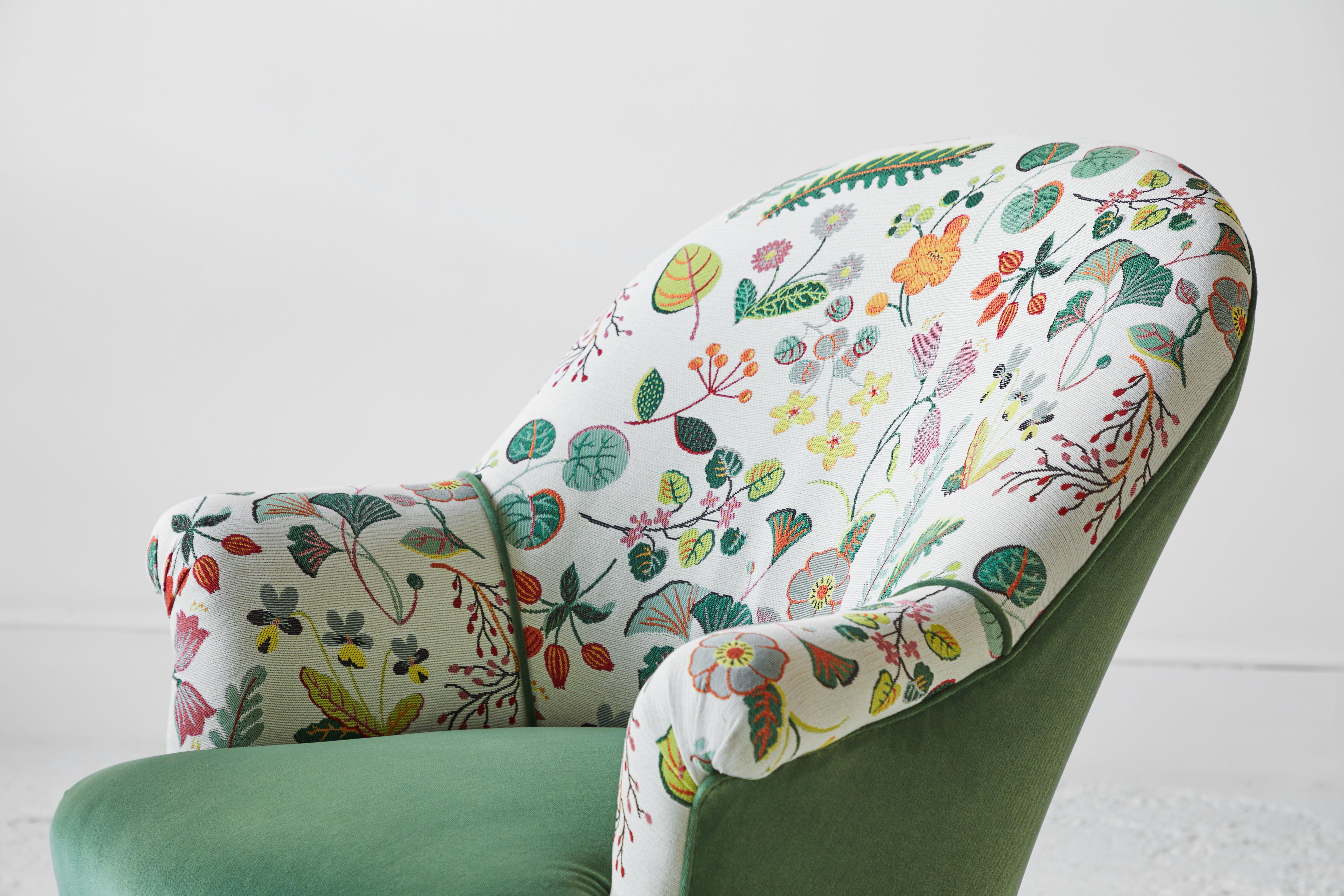 French Curved Armchair with Floral Fabric 8