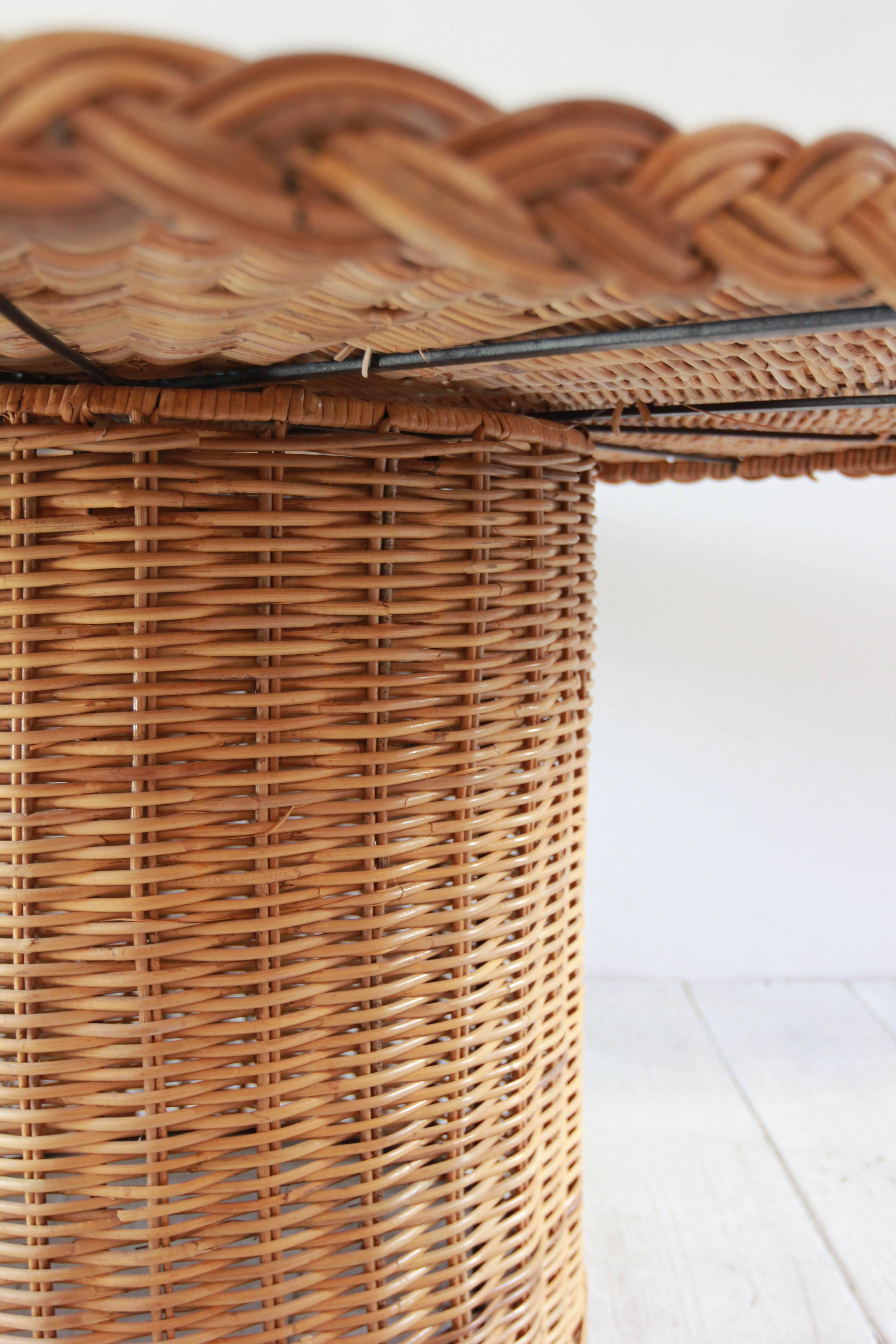 Round Rattan Dining Table In Distressed Condition In Los Angeles, CA