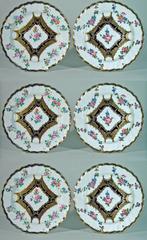 Chelsea Porcelain Set of Six Botanical Dessert Plates, 18th Century