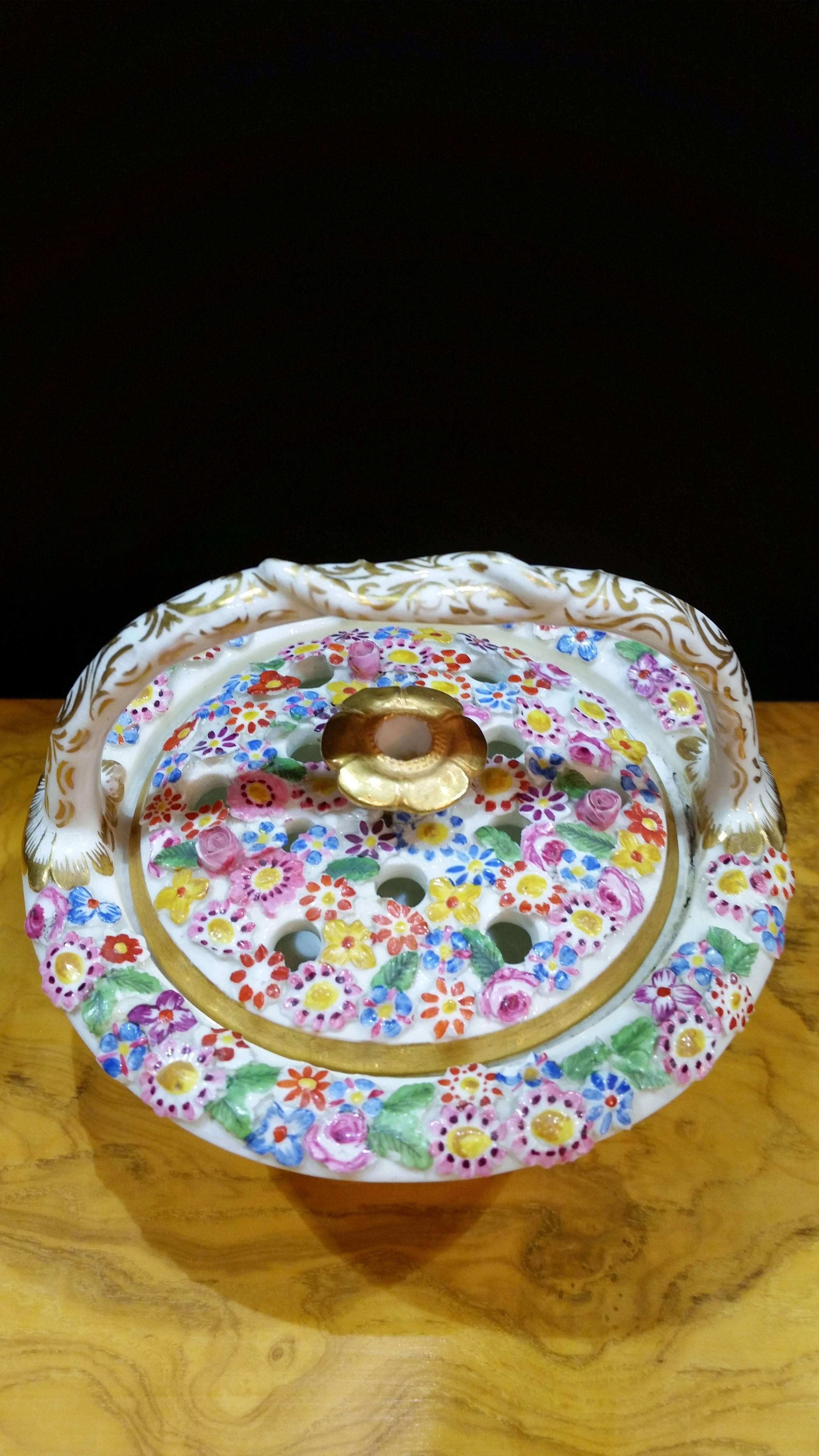 British Chamberlain's Worcester Porcelain Basket and Cover Decorated with Sea Shells