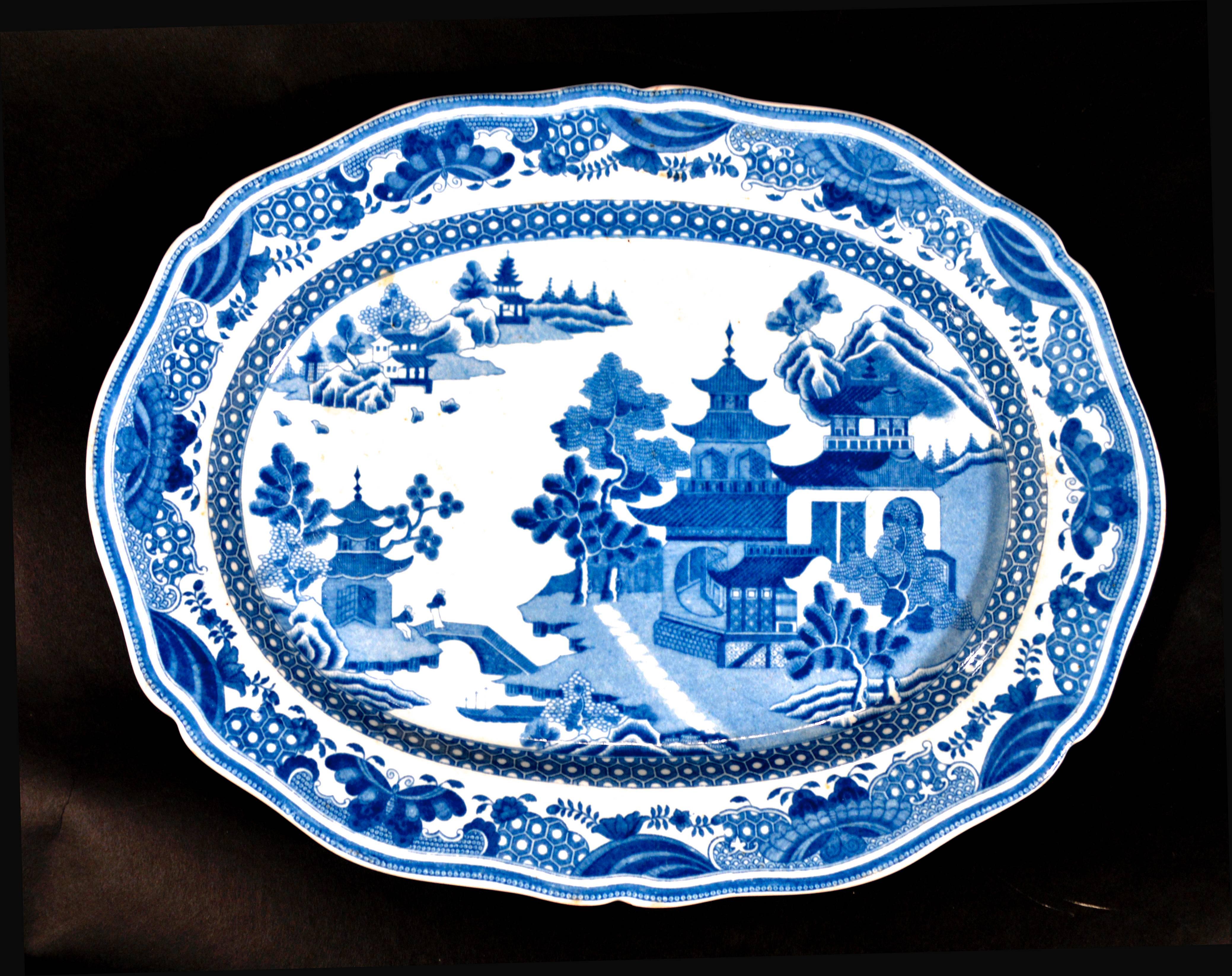 Staffordshire Chinoiserie Pearlware Underglaze Blue Dishes In Excellent Condition In Downingtown, PA