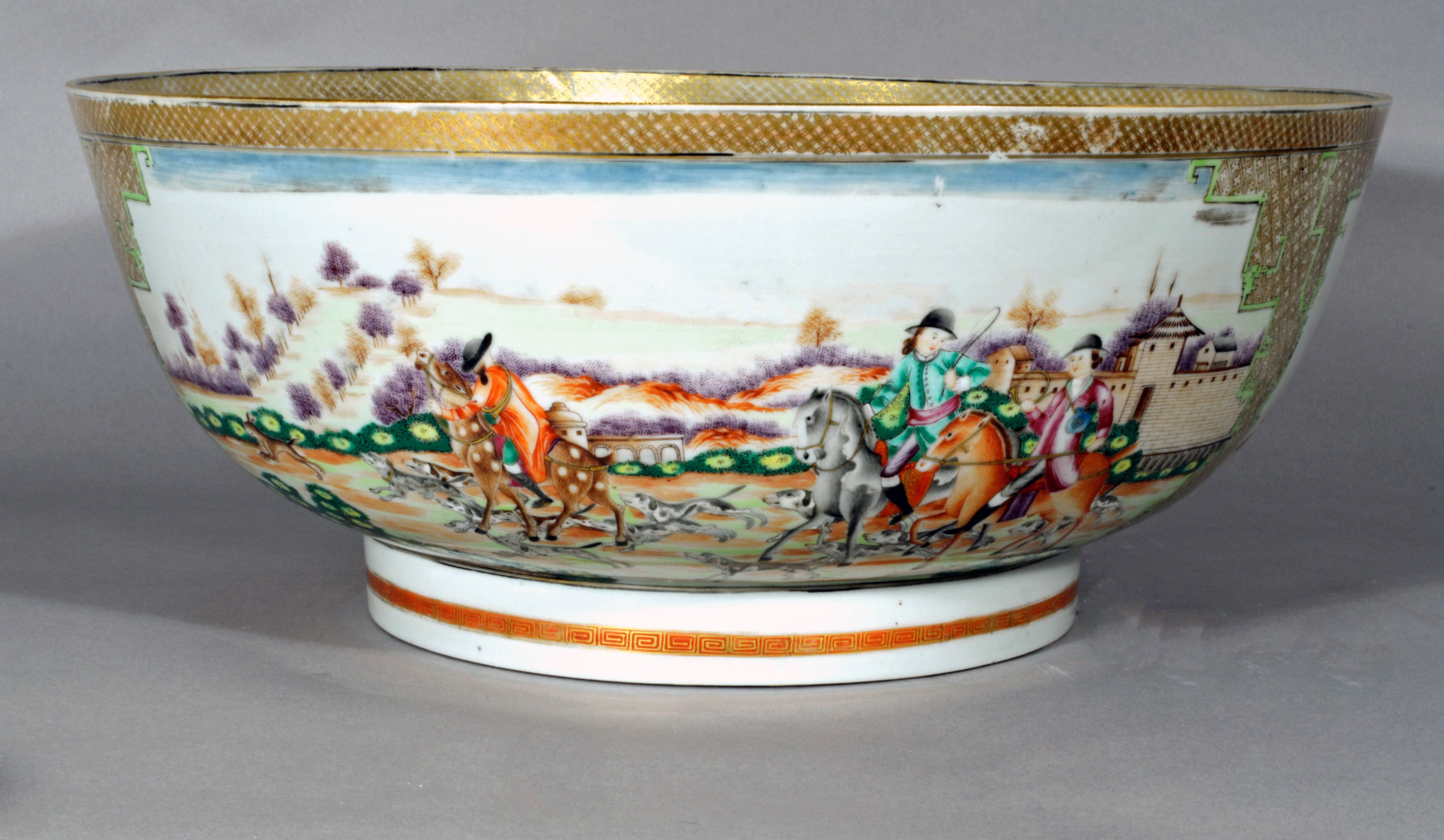This rare Chinese porcleain hunt bowl has two different hare-hunting scenes of European figures on horseback following hounds and huntsmen with bugles. Each of the scenes to the front and back is different.

One side of the bowl is a Chinese copy